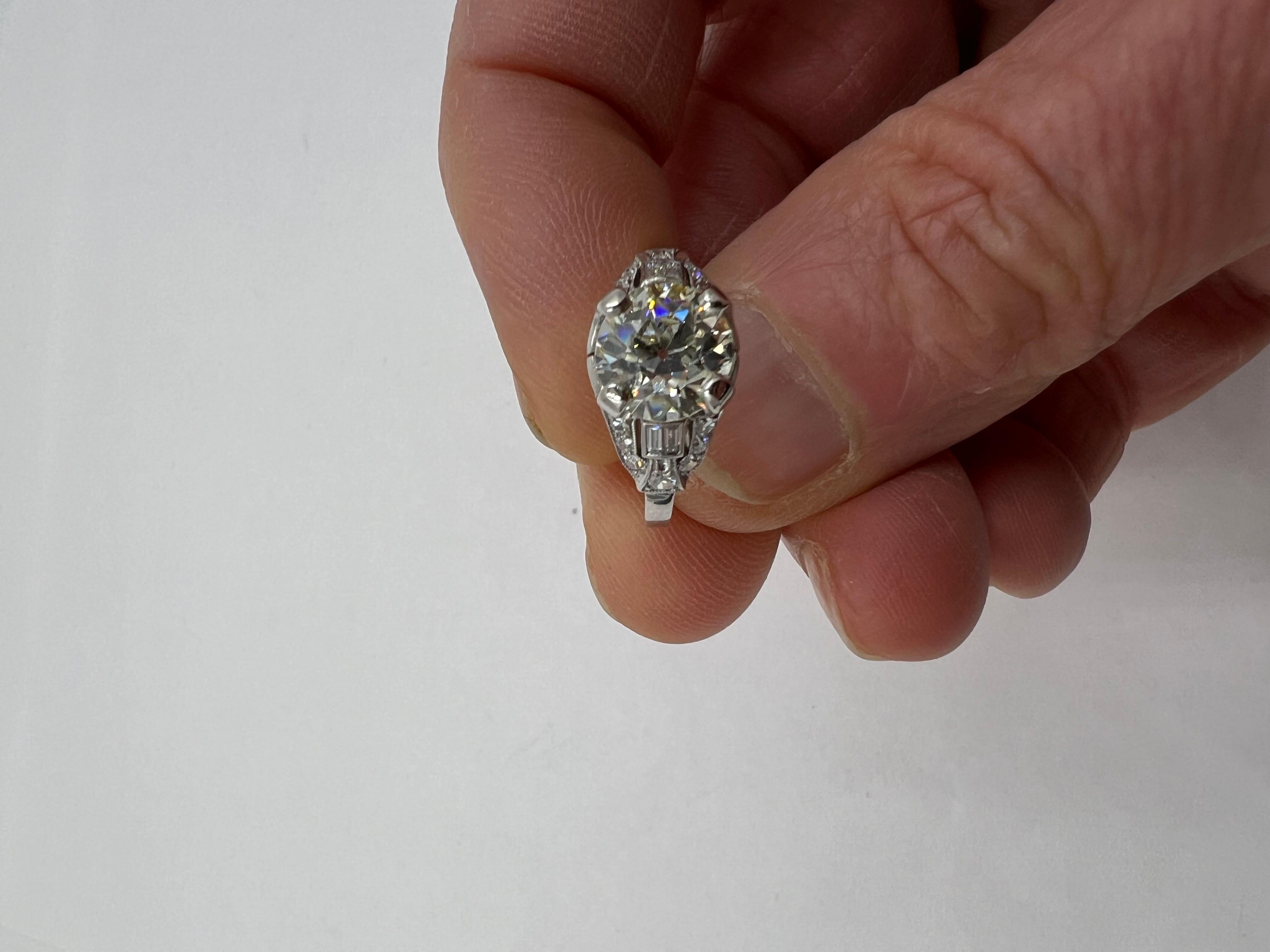 Women's or Men's Art Deco 2.20 Carat Diamond Platinum Engagement Ring  For Sale