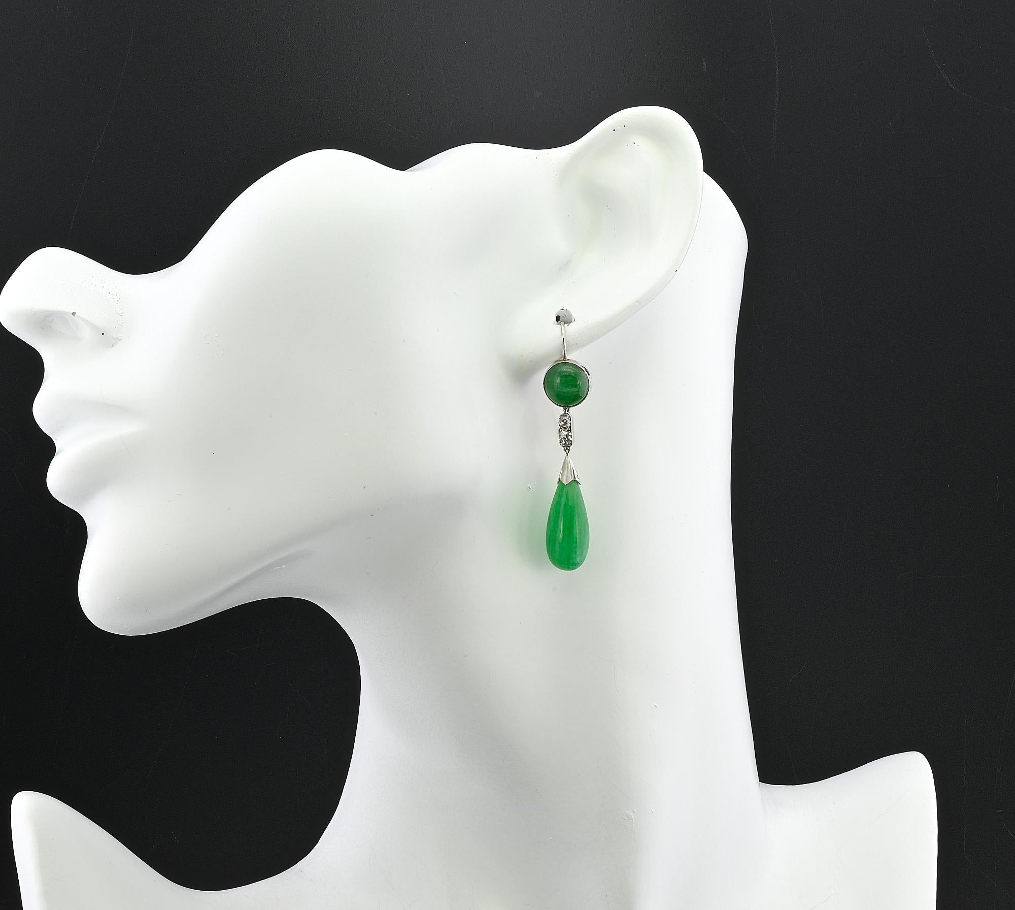 Art Deco 22.00 Ct Natural Emerald Old Mine Diamond 18 Kt Earrings For Sale 5
