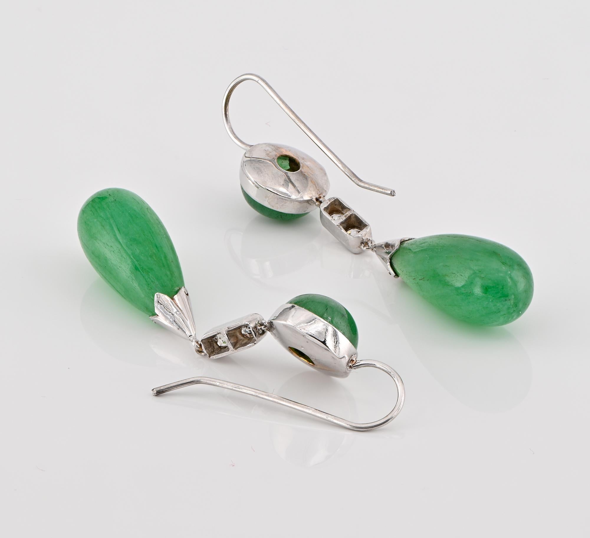 Art Deco 22.00 Ct Natural Emerald Old Mine Diamond 18 Kt Earrings For Sale 3