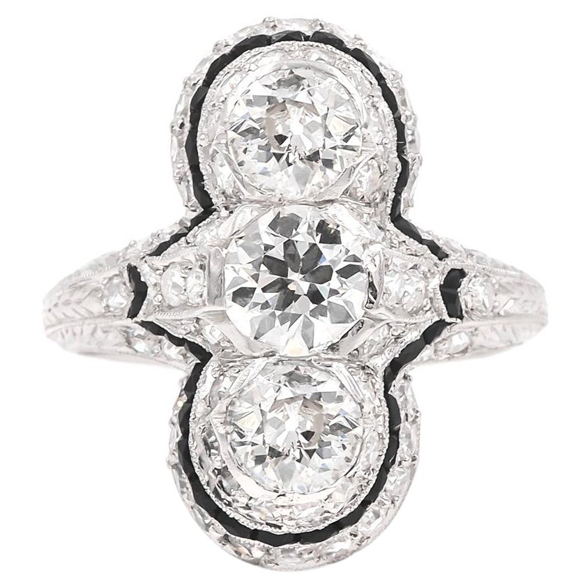Art Deco 2,27 Karat Gesamtgewicht Old European Cut Diamant und Onyx 3-Stein-Ring