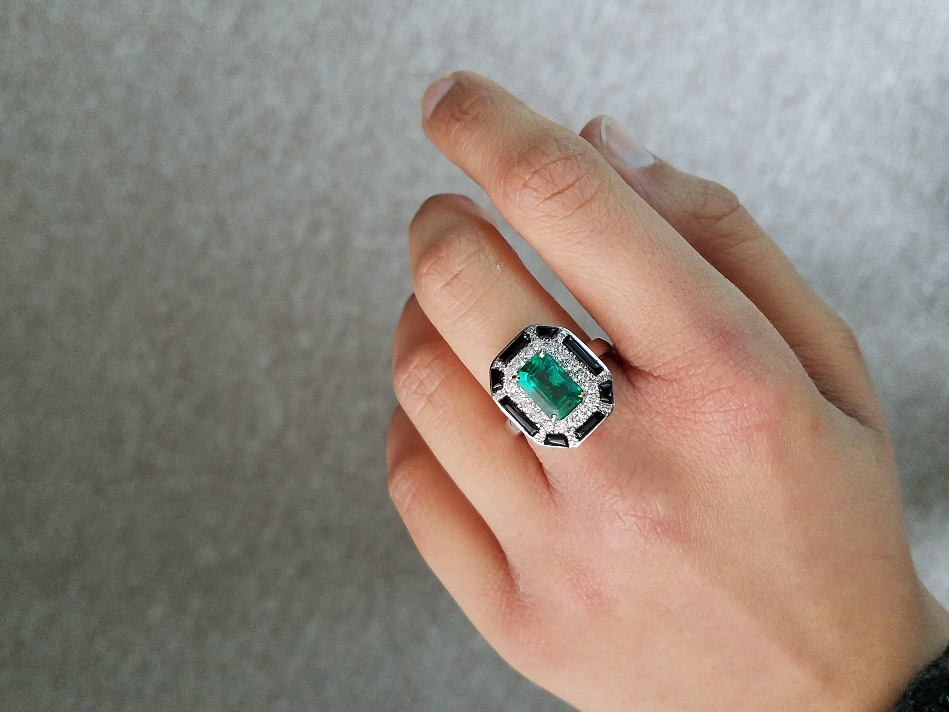 2.29 Carat Emerald, Enamel and Diamond Cocktail Ring In New Condition In Bangkok, Thailand