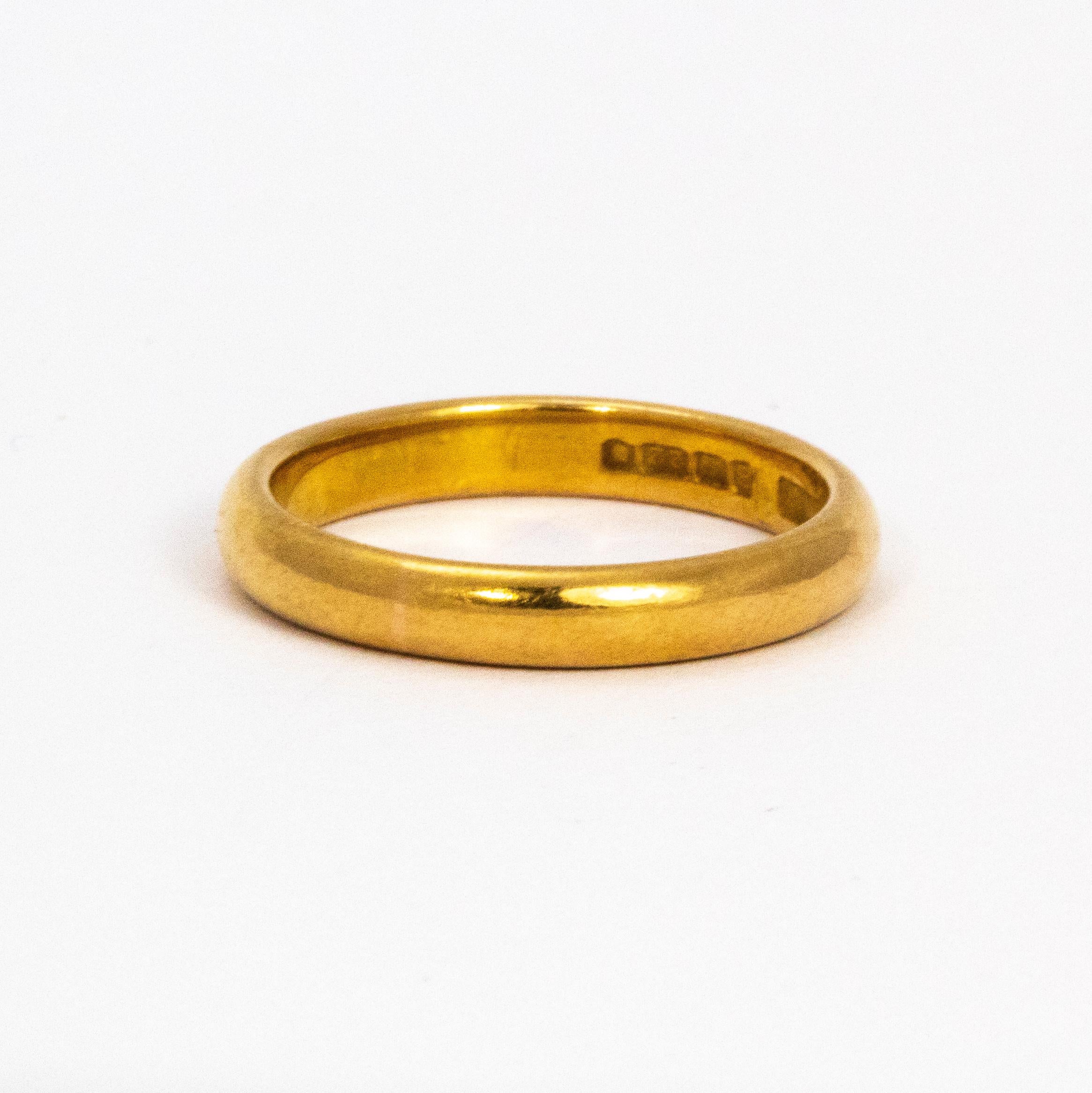Glossy 22ct gold band, perfect for a wedding band or just a simple everyday piece.

Ring Size: M 1/2 or 6 1/2