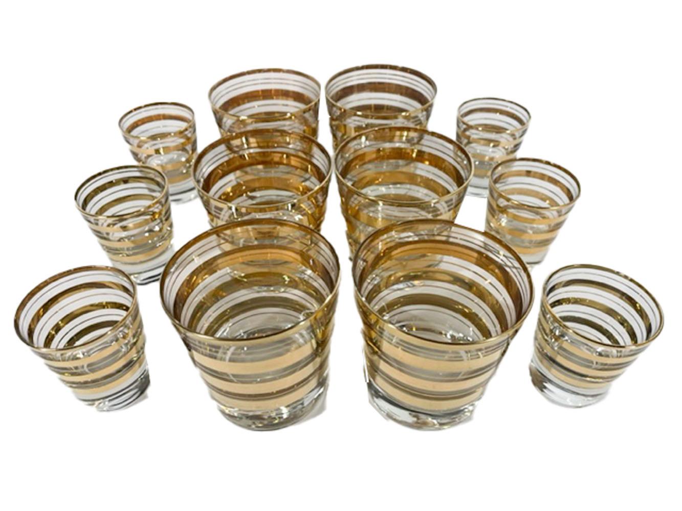 Art Deco 22k Gold Band Cocktail-Gläser, 6 Old Fashioned Gläser, 6 Shot-Gläser im Zustand „Gut“ im Angebot in Nantucket, MA