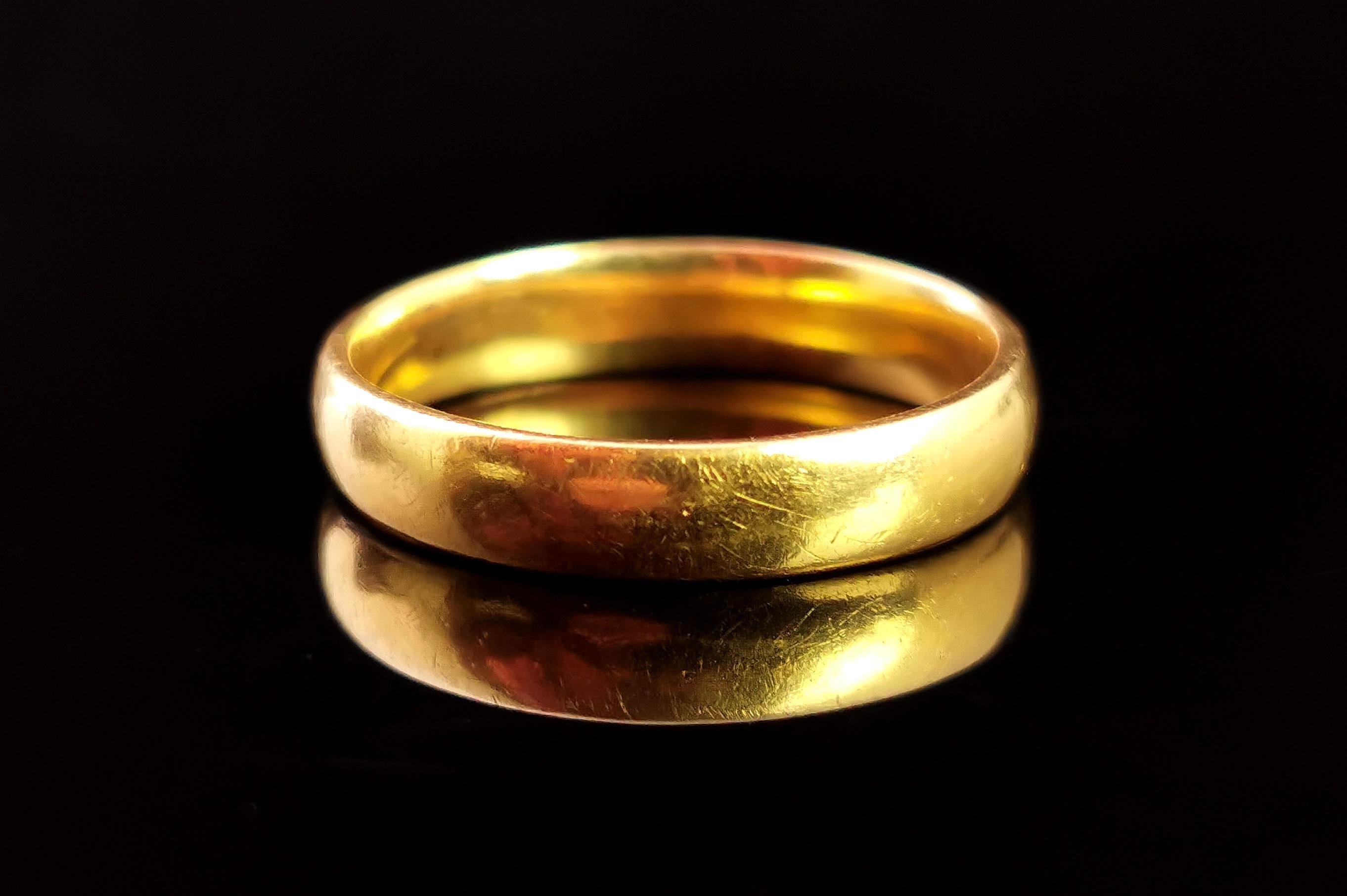 Women's or Men's Art Deco 22k Yellow Gold Wedding Band Ring