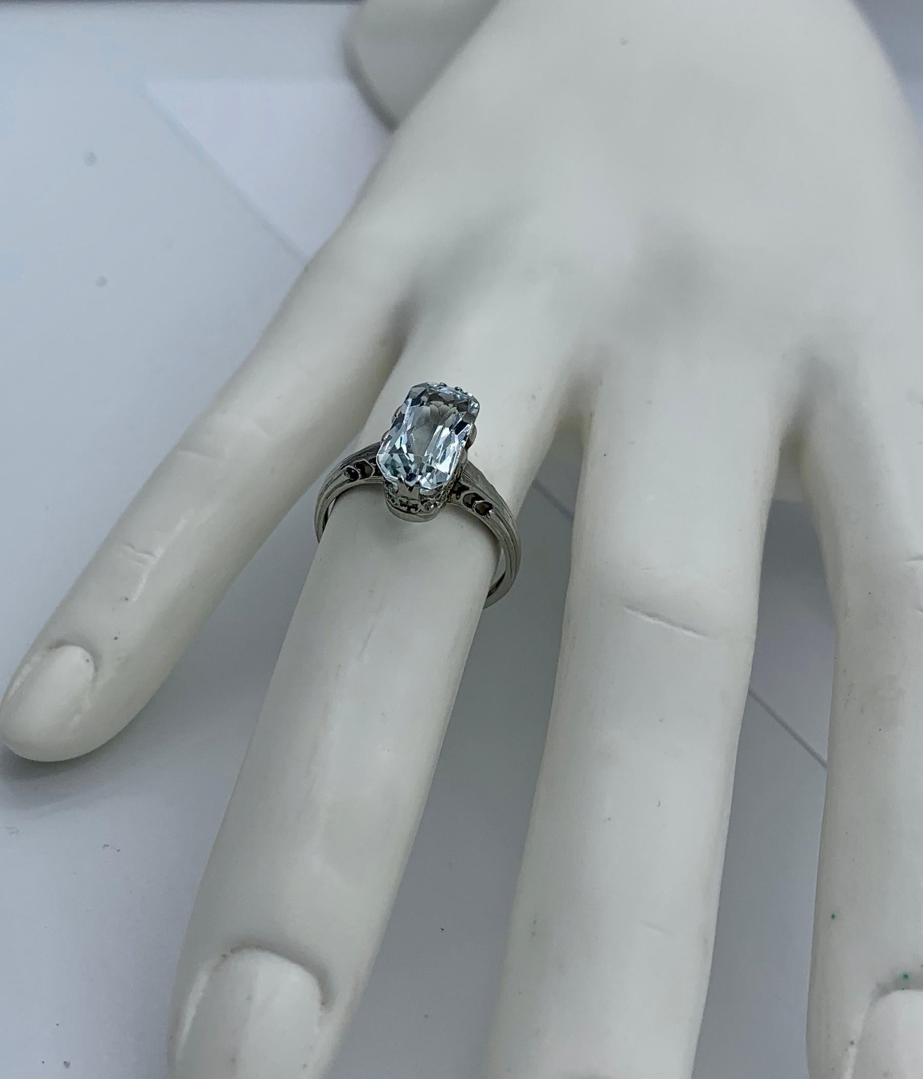 Art Deco 2.3 Carat Aquamarine Ring 18 Karat White Gold Emerald Cut For Sale 2