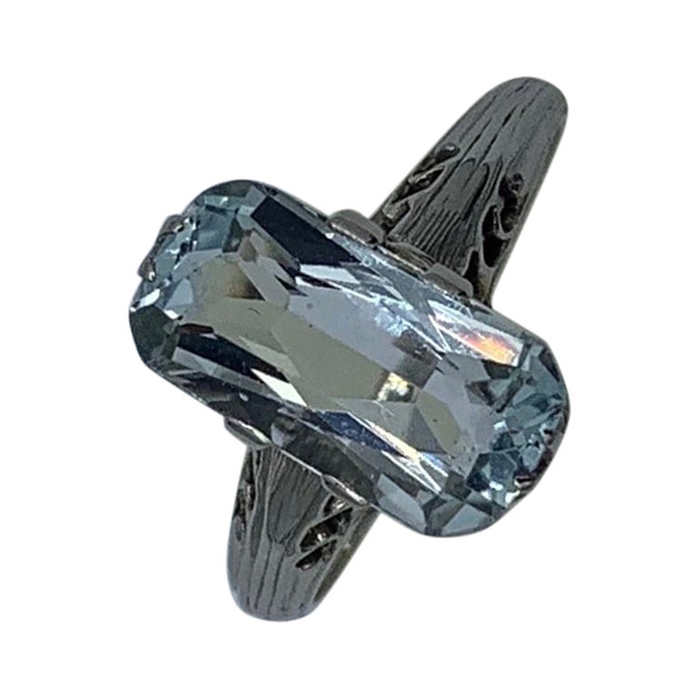 18 Karat Weißgold Ring mit 2,3 Karat Aquamarin im Smaragdschliff im Art déco-Stil im Angebot