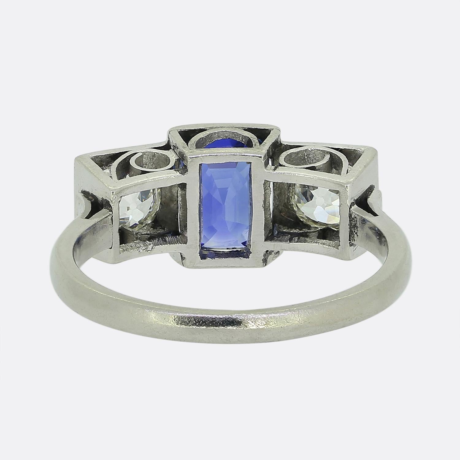 Art Deco 2.30 Carat Natural Sapphire and Diamond Three-Stone Ring In Good Condition For Sale In London, GB