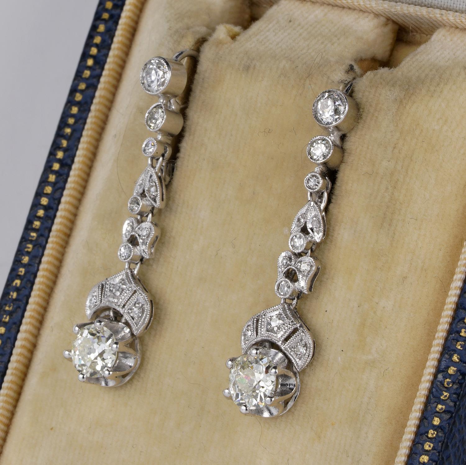 Art Deco 2.30 Ct Diamond Swing Drop Earrings 18Kt/Platinum In Good Condition For Sale In Napoli, IT