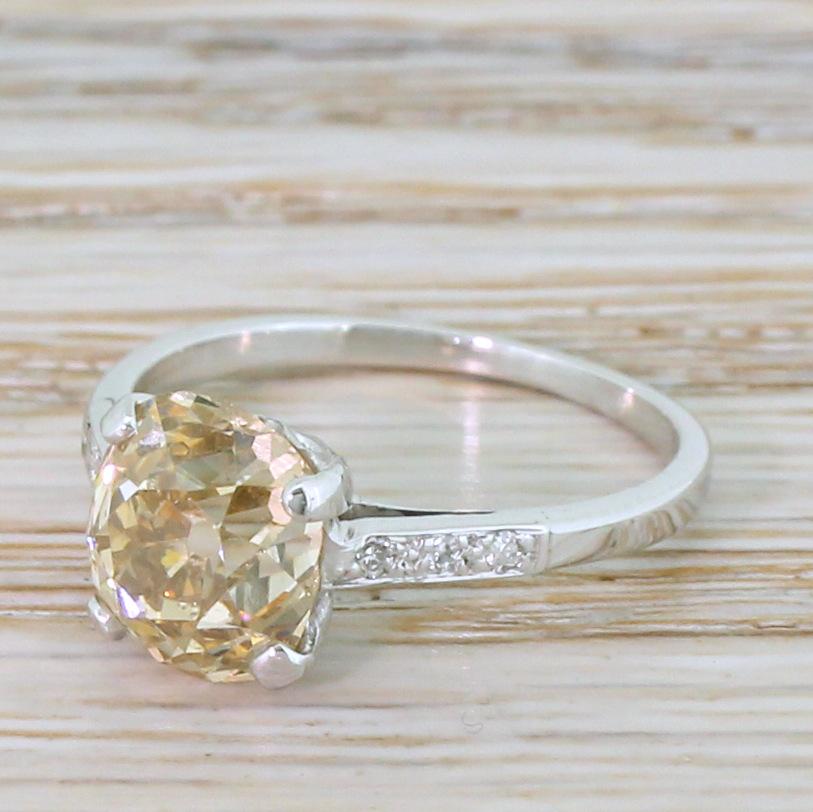 Art Deco 2.33 Carat Light Orangey Brown Old Cut Diamond Engagement Ring For Sale 2