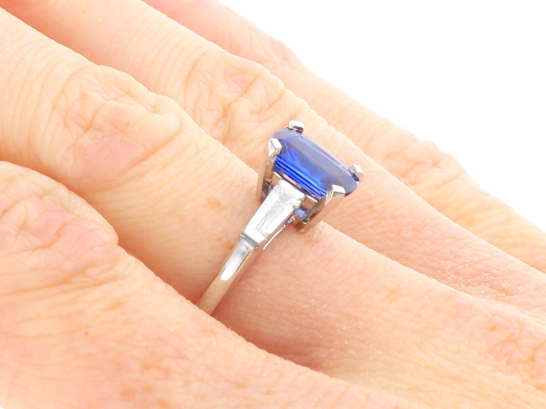 Art Deco 2.38 Carat Burmese Sapphire 0.30 Carat Diamond Platinum Ring Circa 1930 en venta 4