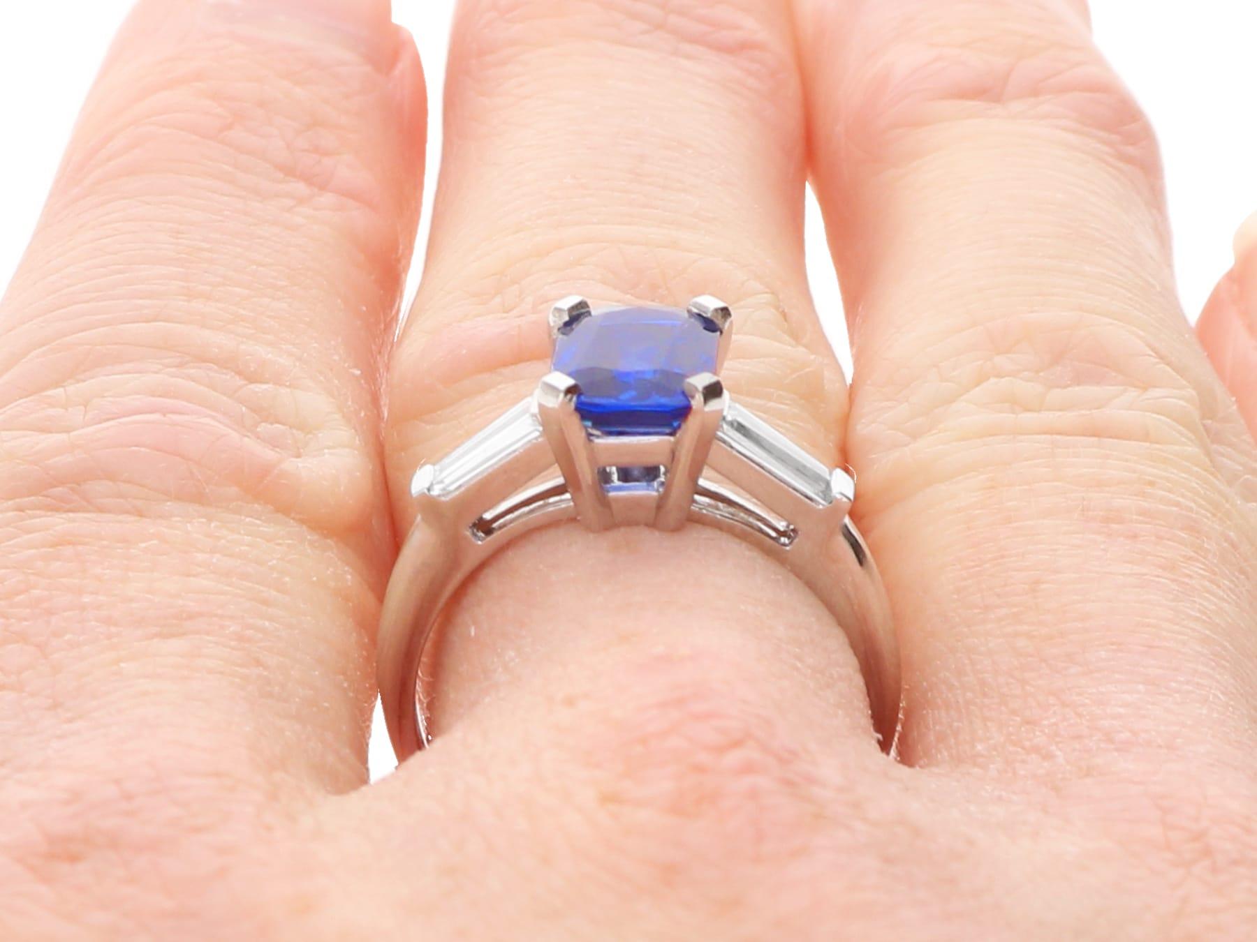 Art Deco 2.38 Carat Burmese Sapphire 0.30 Carat Diamond Platinum Ring Circa 1930 en venta 5
