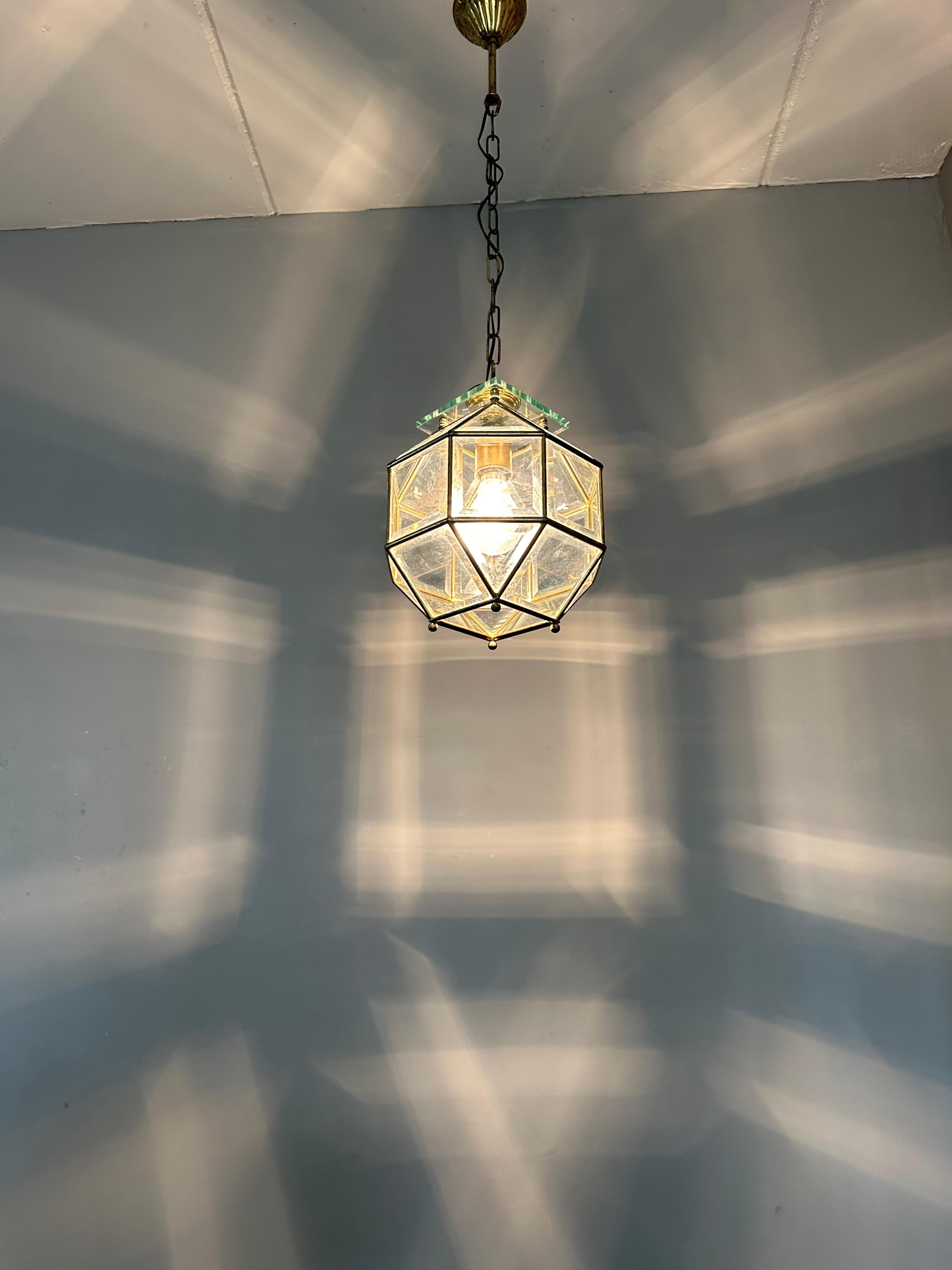 Art Deco 24 Pannelli di vetro smussato e pendente in ottone, plafoniera, lanterna anni '20 in vendita 8