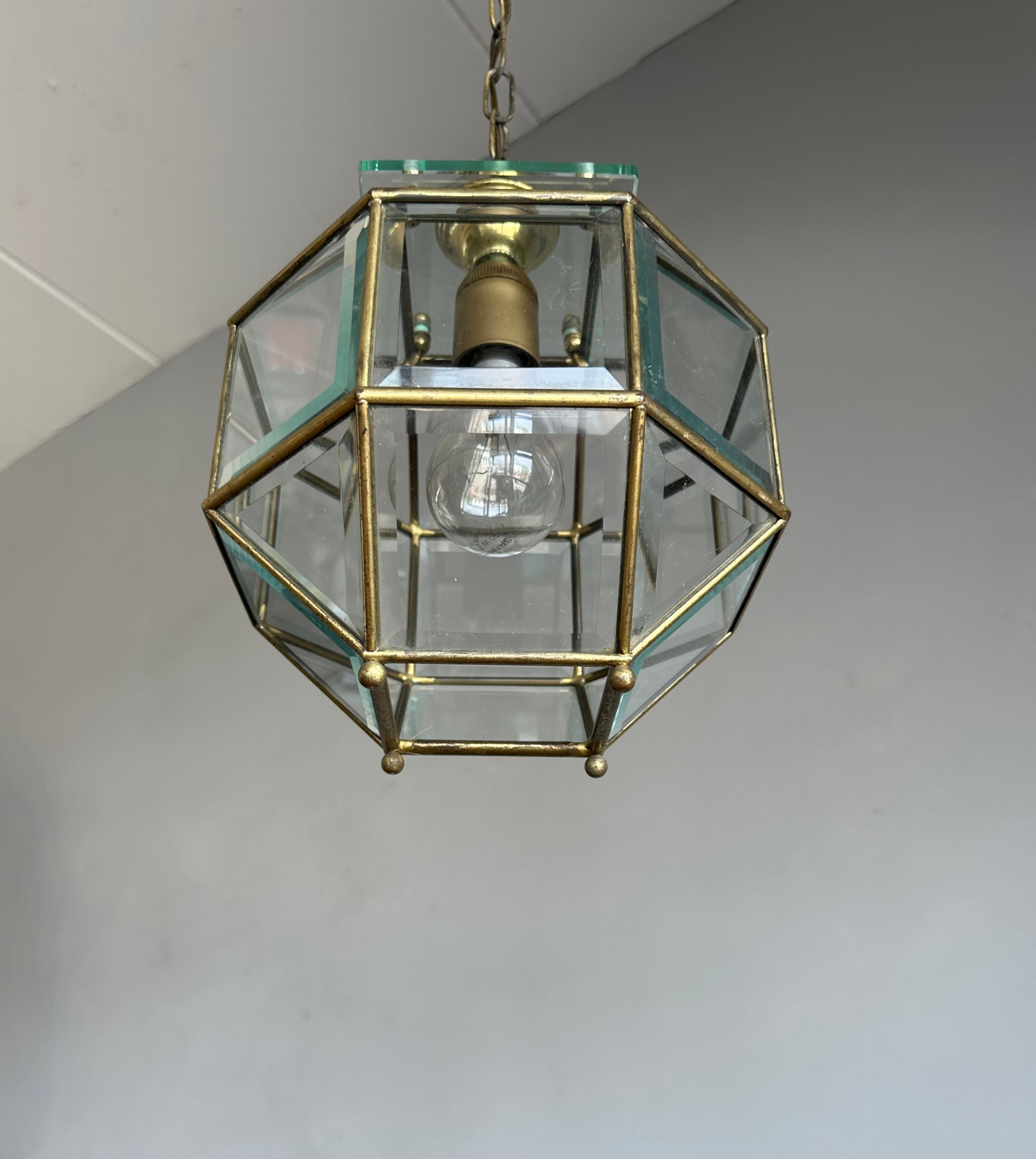 Smussato Art Deco 24 Pannelli di vetro smussato e pendente in ottone, plafoniera, lanterna anni '20 in vendita