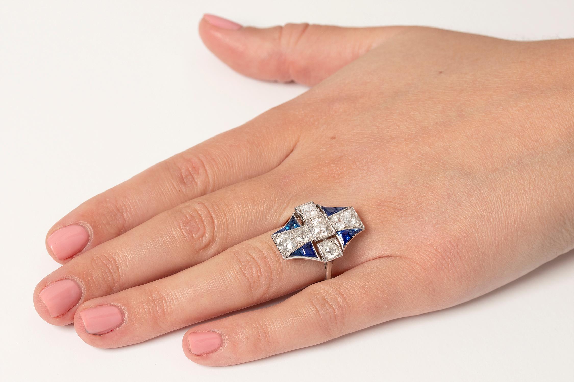 Women's or Men's Art Deco 2.40ct Diamond and Sapphire Cocktail Ring, circa 1920s For Sale