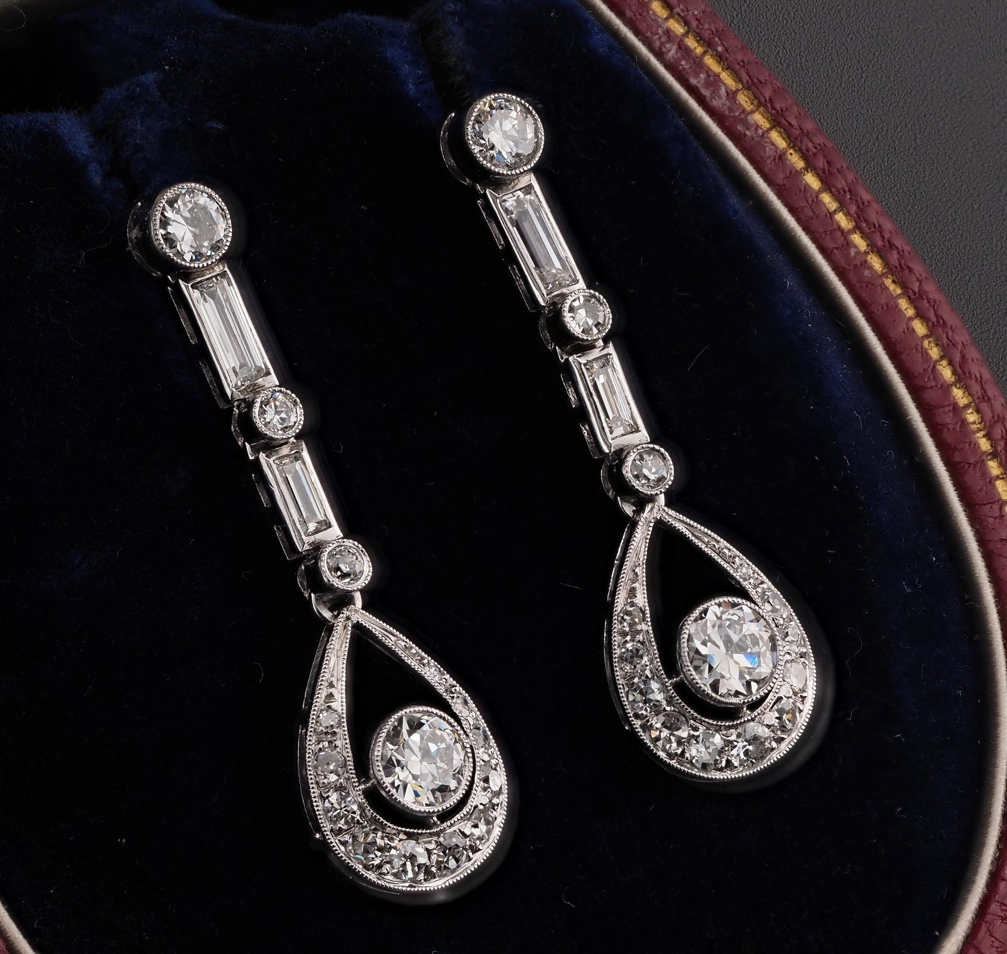 Art Deco 2.40 Ct Diamond Platinum Drop Earrings In Good Condition For Sale In Napoli, IT