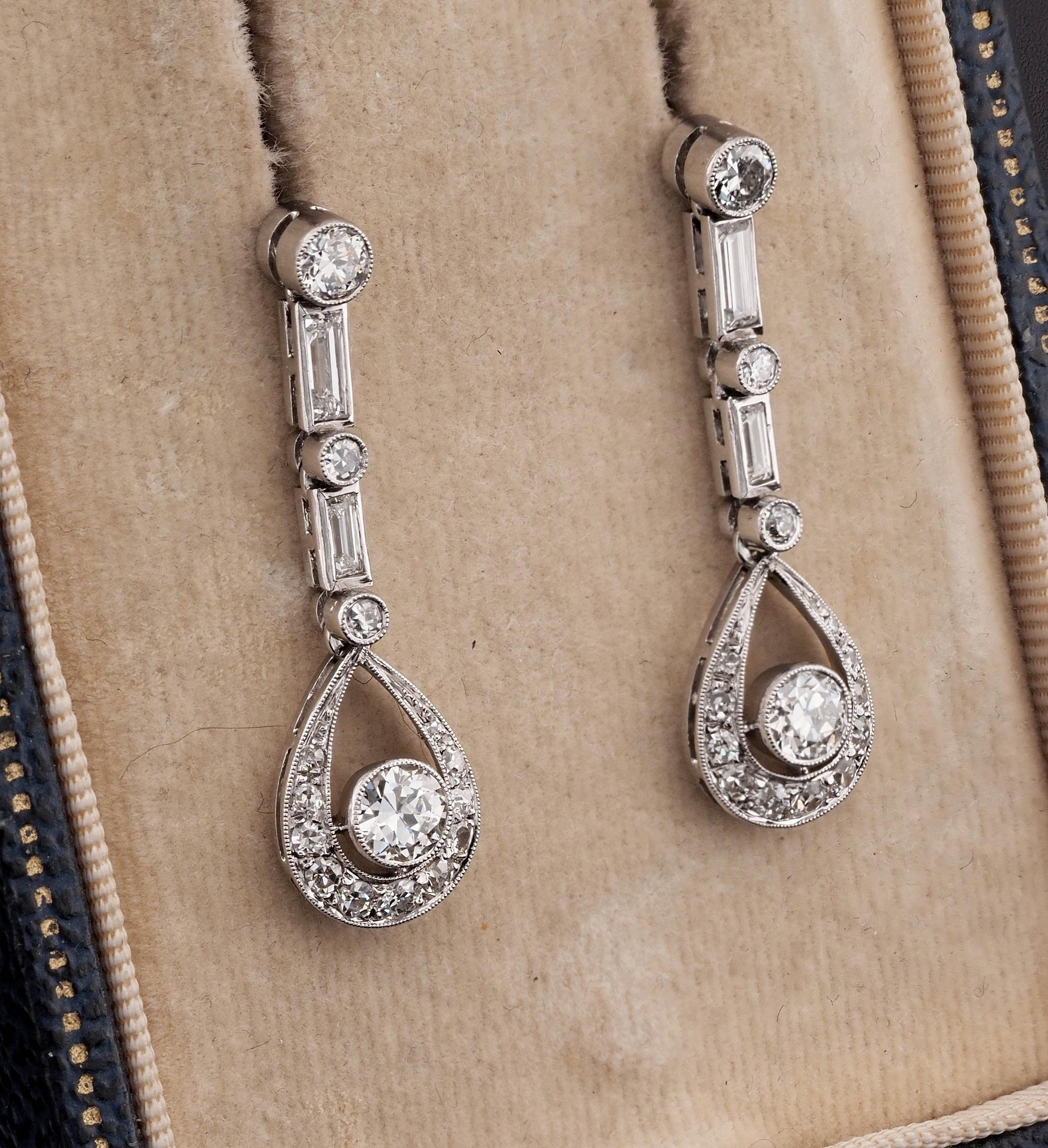 Women's Art Deco 2.40 Ct Diamond Platinum Drop Earrings For Sale