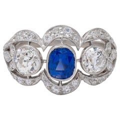 Bague vintage Art déco en platine avec saphir du Cachemire (2,40 carats au total) et diamants, certifiée GIA
