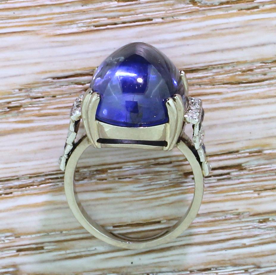 Art Deco 24.02 Carat Natural Ceylon Cabochon Sapphire Ring For Sale 1