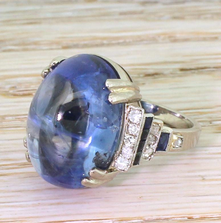 Art Deco 24.02 Carat Natural Ceylon Cabochon Sapphire Ring For Sale 4