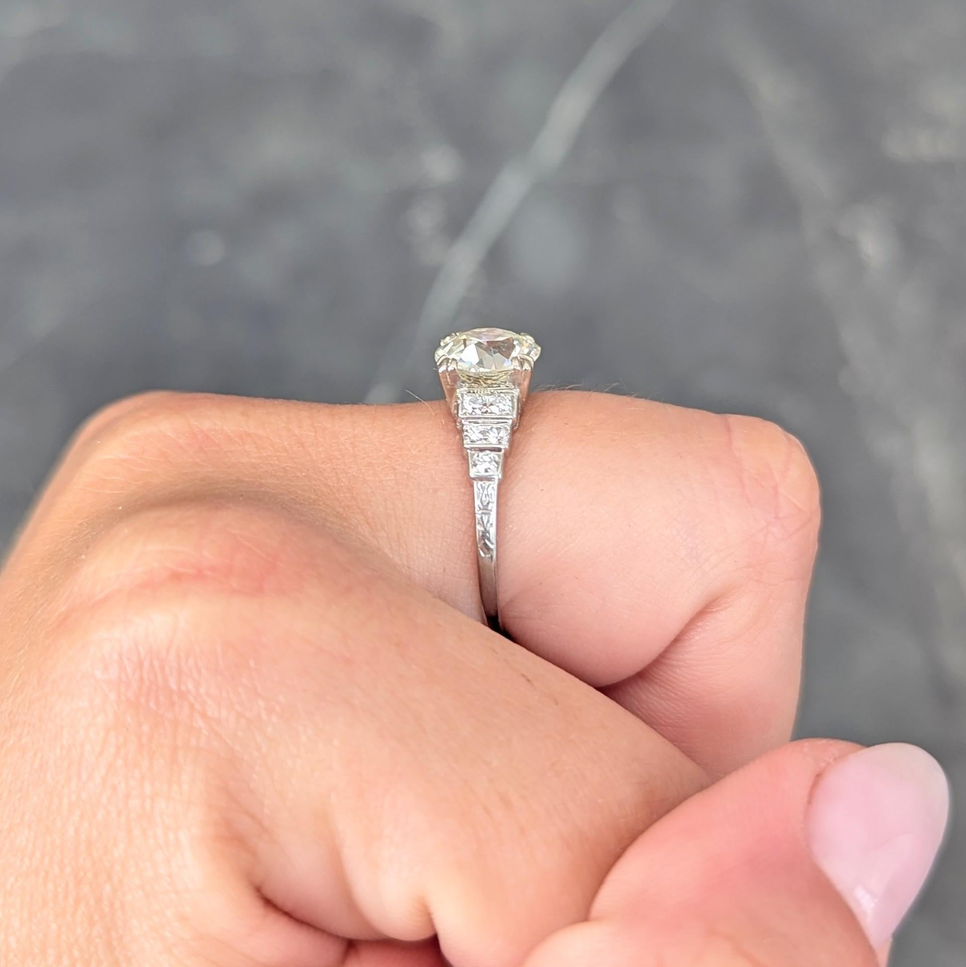 Art Deco 2.49 CTW Old Mine Cut Diamant Platin Vintage Stufen Verlobungsring im Angebot 4