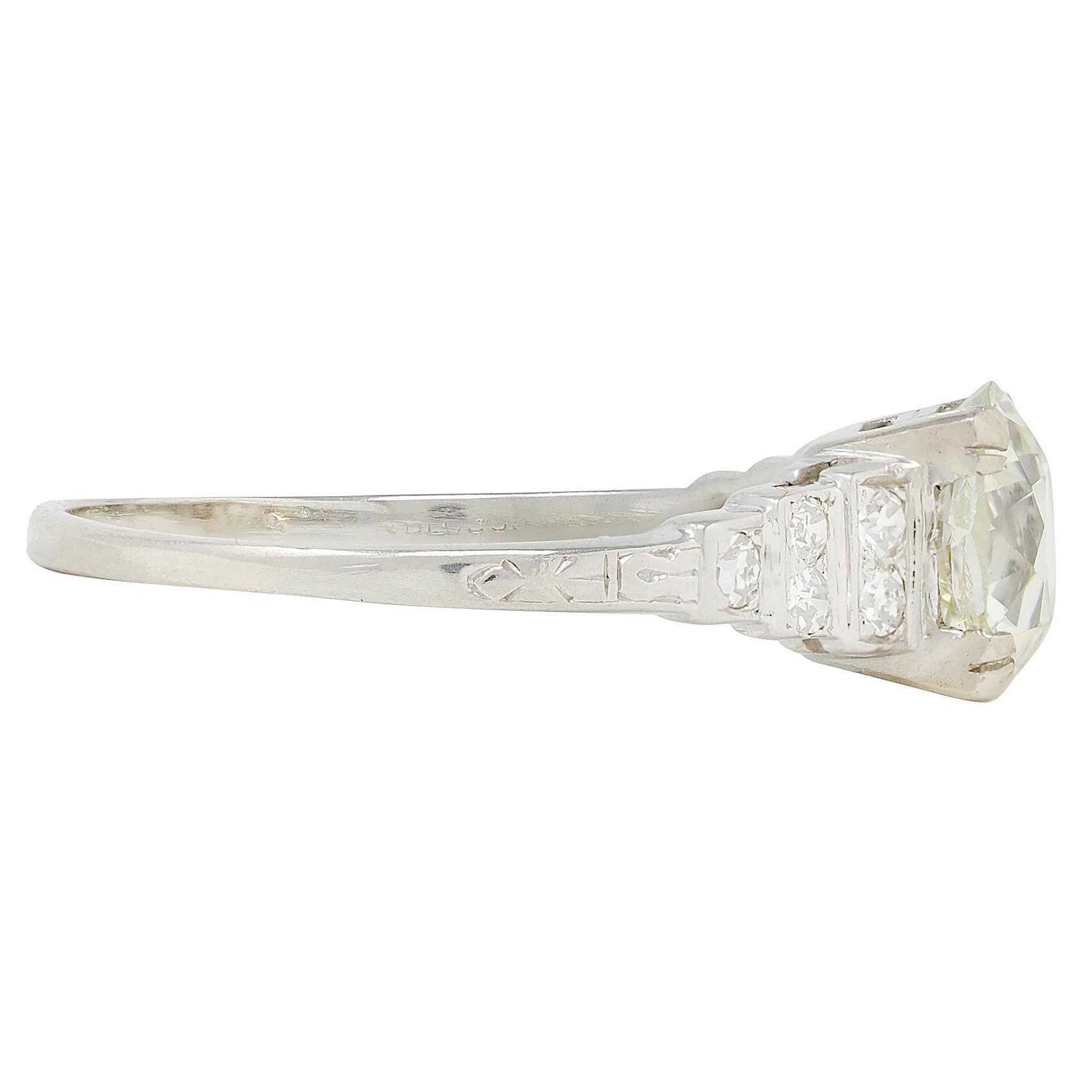 Art Deco 2.49 CTW Old Mine Cut Diamant Platin Vintage Stufen Verlobungsring (Alteuropäischer Brillantschliff) im Angebot