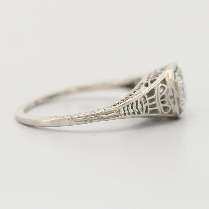 Art Deco .25 1/4 Carat Diamond 18 Karat Gold Filigree Vintage Engagement Ring In Good Condition In Addison, TX
