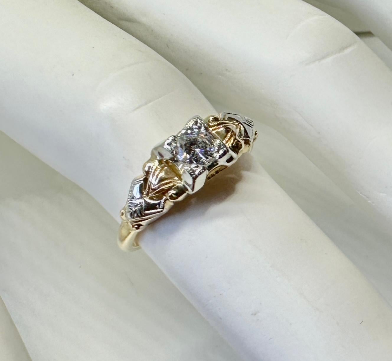 Round Cut Art Deco .25 Carat Diamond Wedding Engagement Ring 18K and 14K White Yellow Gold For Sale