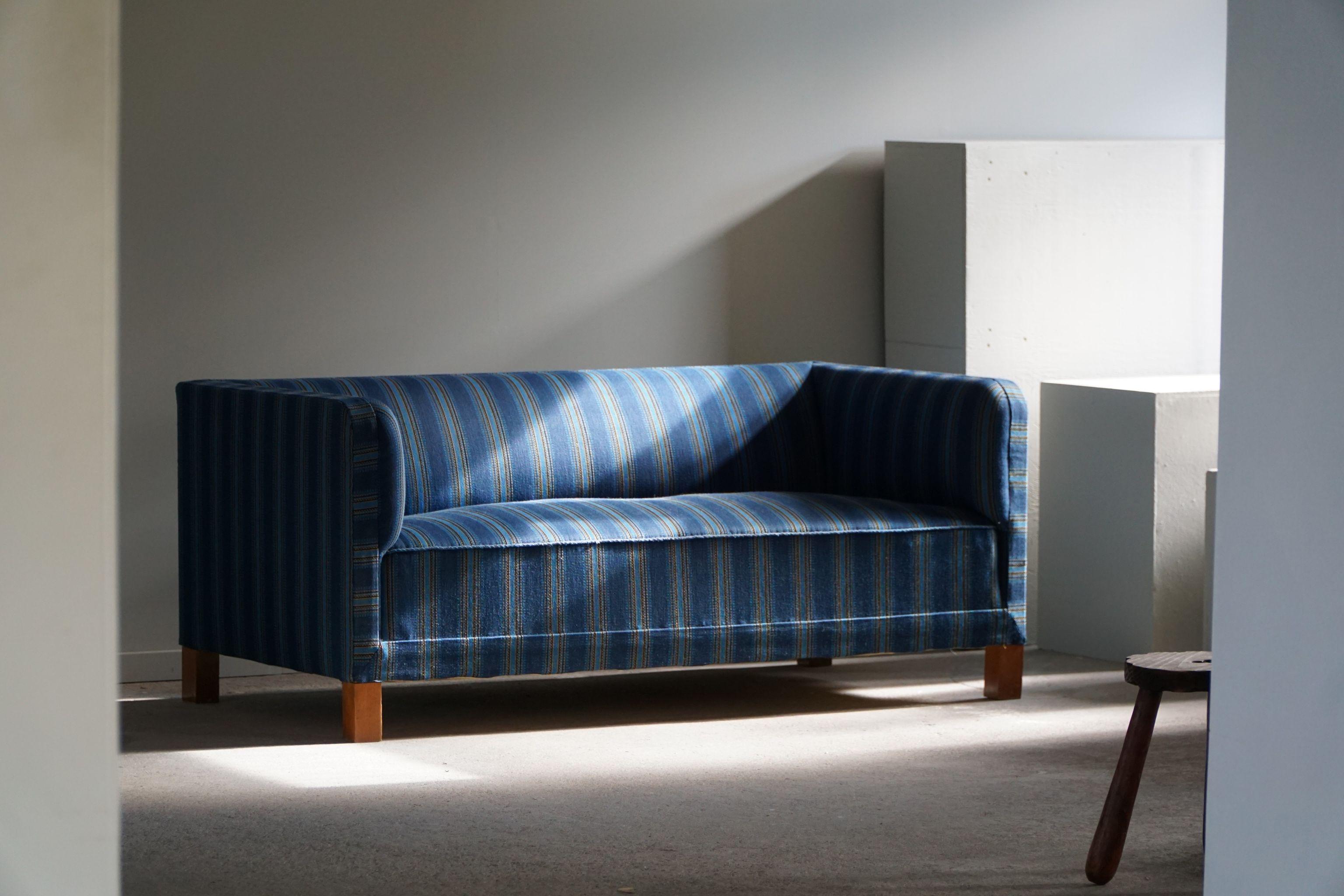 Wool Art Deco 2.5 Seater Sofa by A Danish Cabinetmaker, Flemming Lassen Style, 1930s