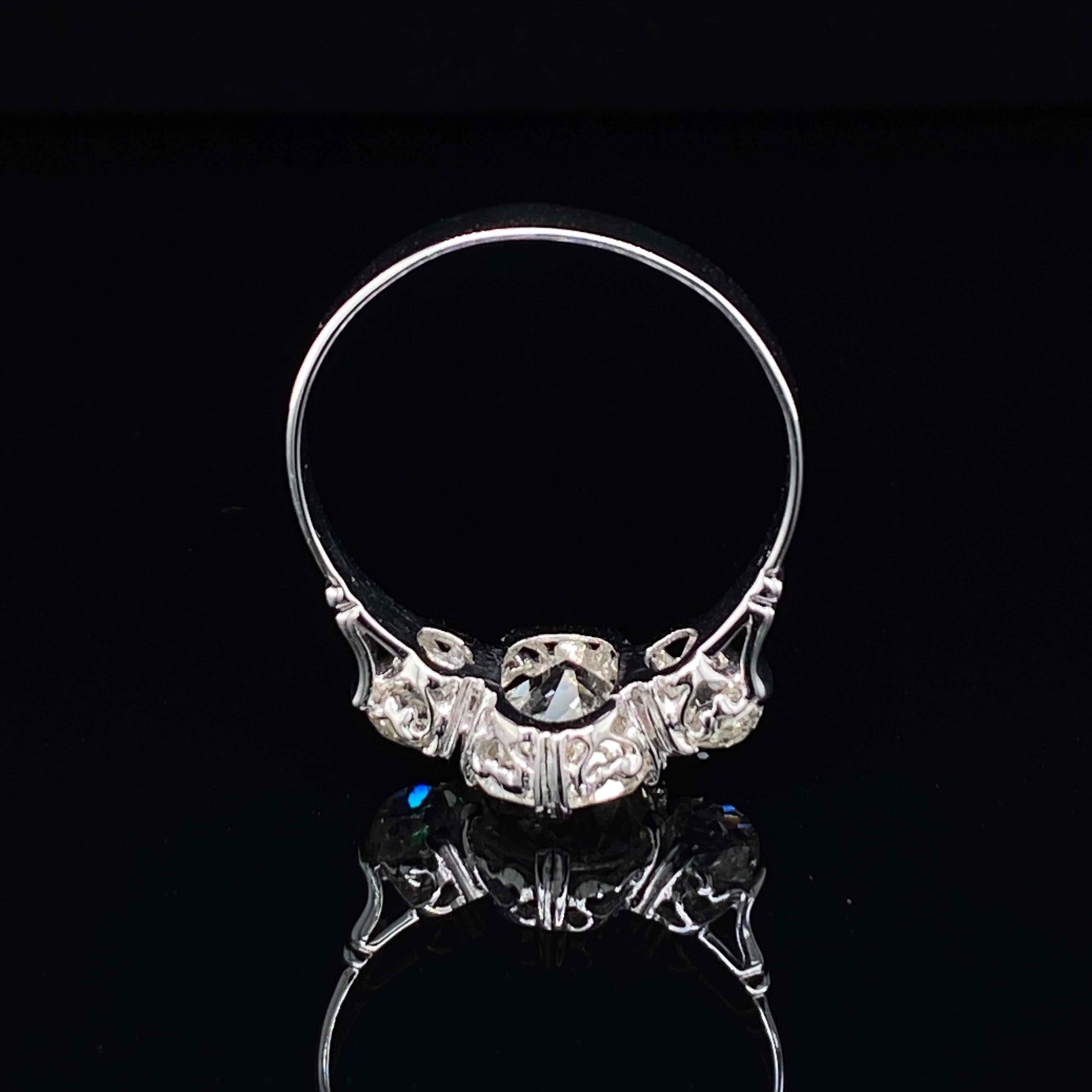 Art Deco 2.50 Carat Diamond Three-Stone Gold Ring 3