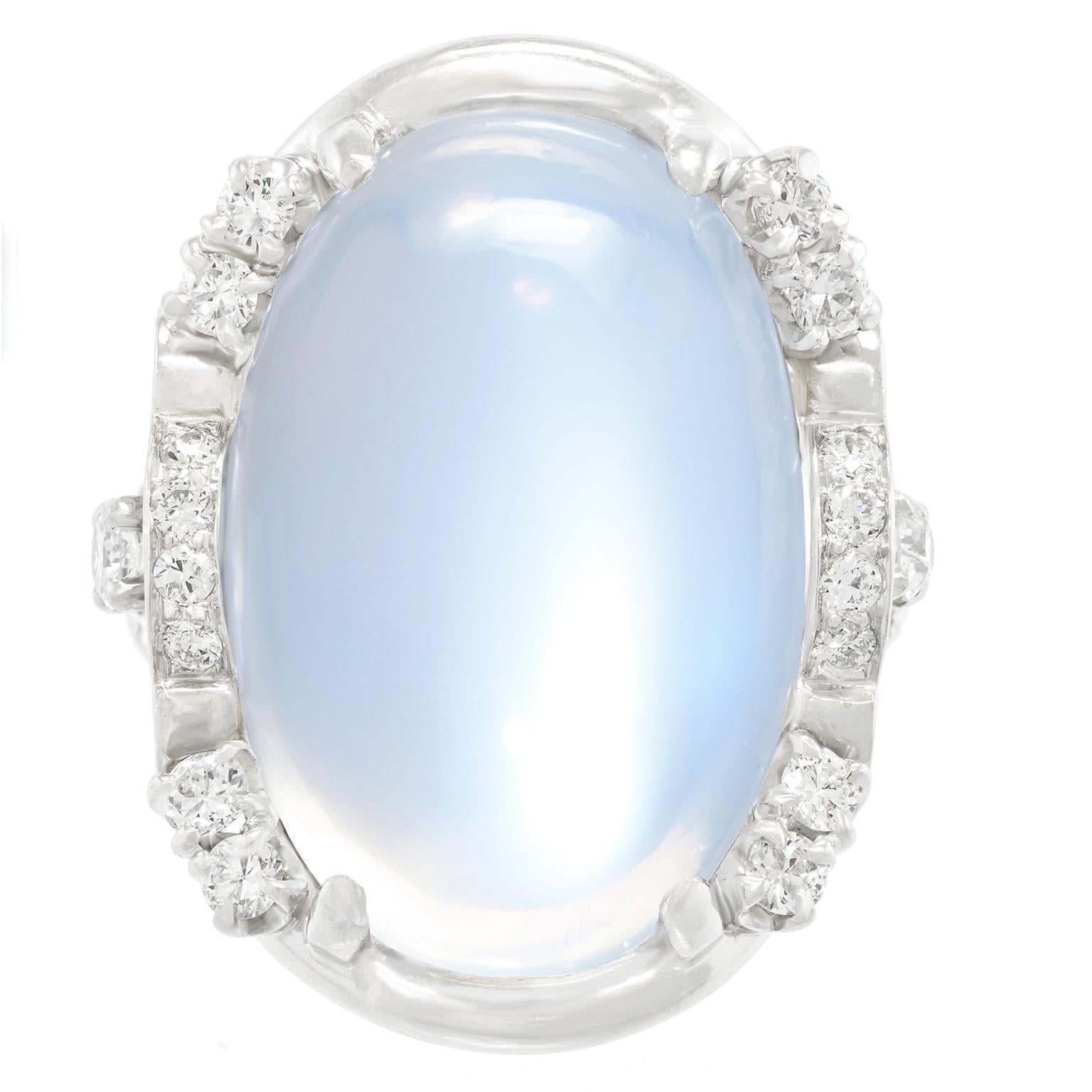 Anillo Art Déco de Piedra Lunar y Diamantes de 25,0 Quilates Cabujón en venta