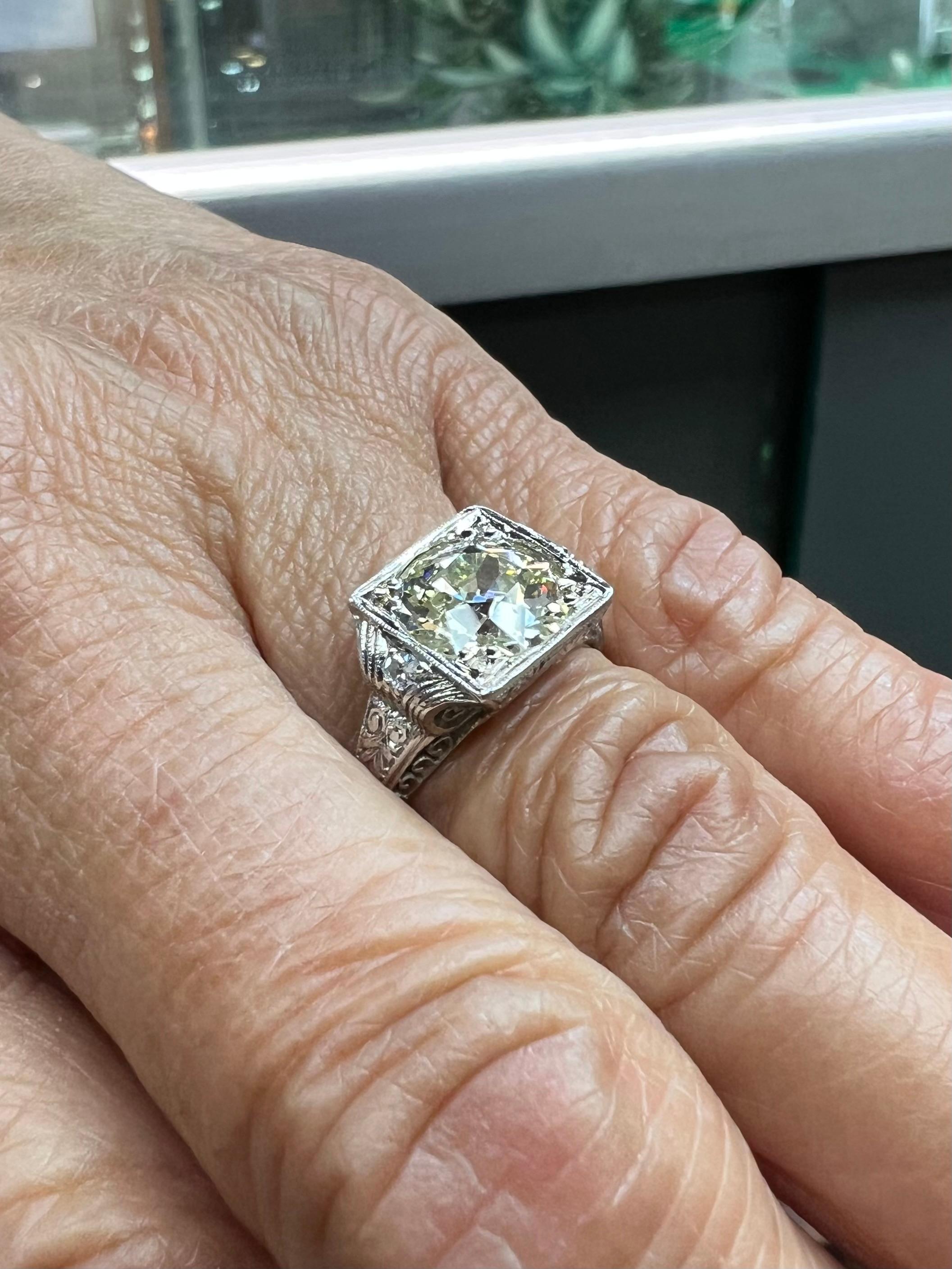 Art Deco 2.50 Carat Old European Cut Diamond Platinum Engagement Ring For Sale 3
