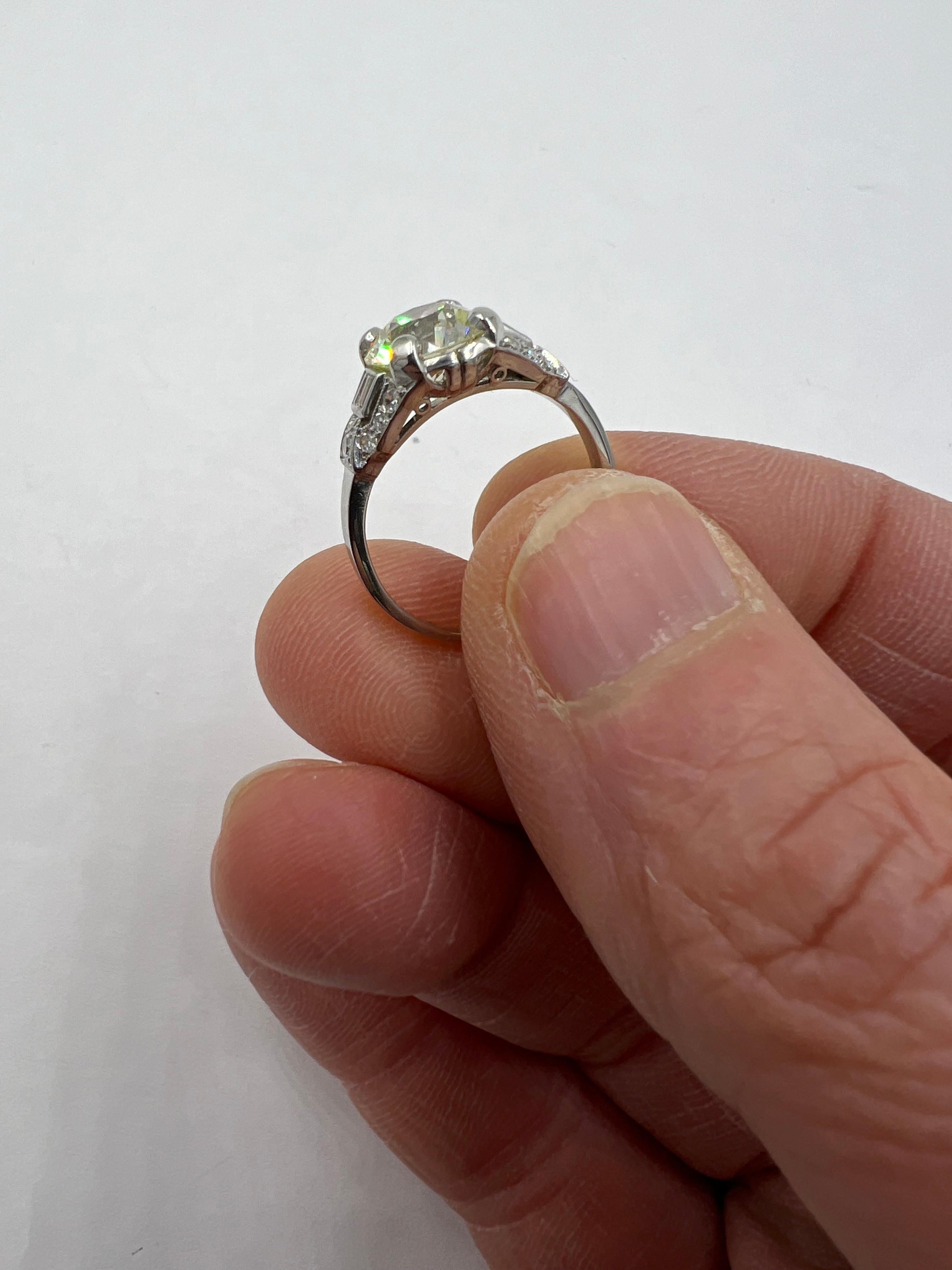 Taglio antico europeo Anello di fidanzamento in platino Art Deco con diamante da 2,50 carati TW Circa 1930 in vendita