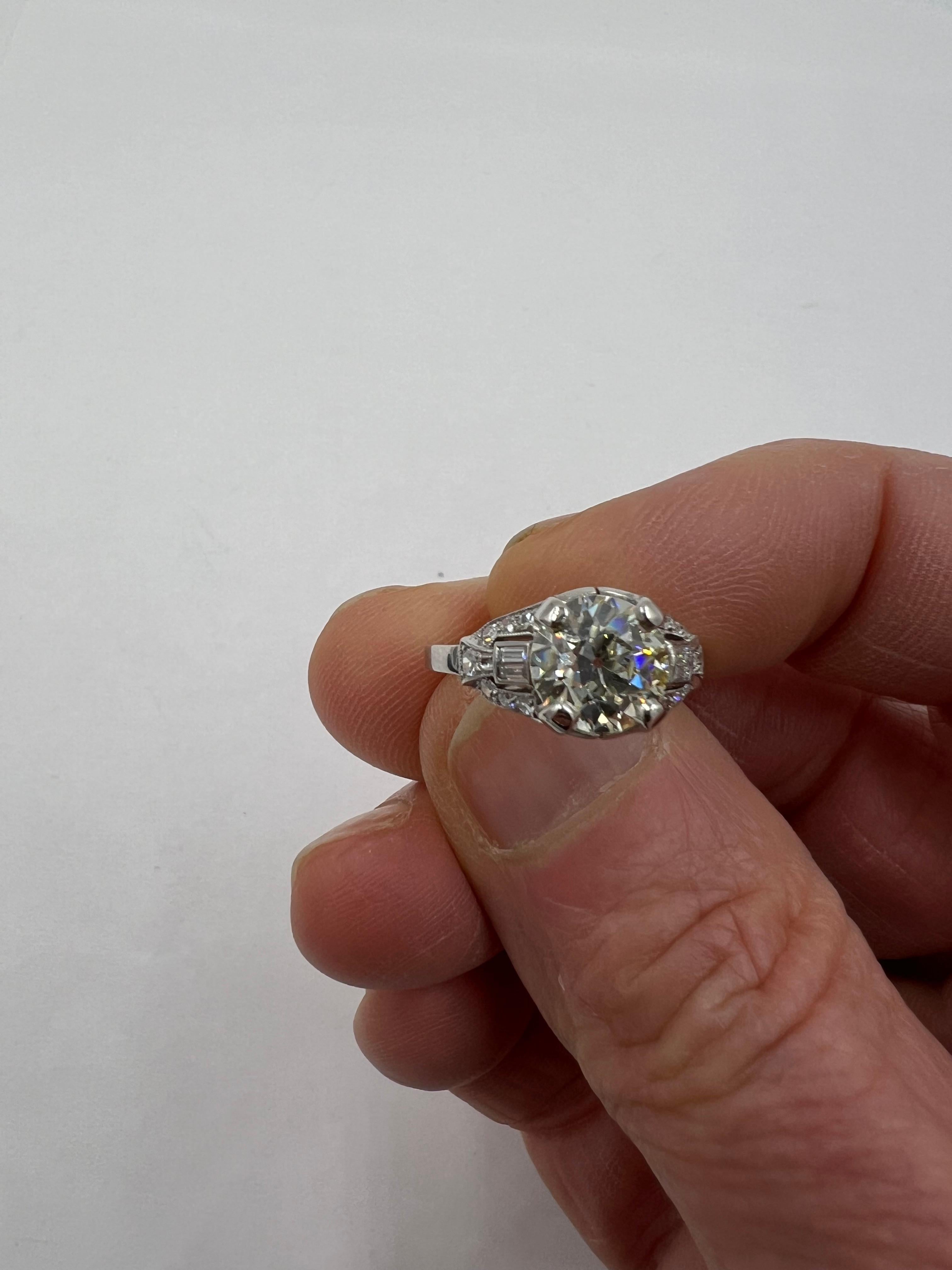 Anello di fidanzamento in platino Art Deco con diamante da 2,50 carati TW Circa 1930 In condizioni buone in vendita a Los Angeles, CA