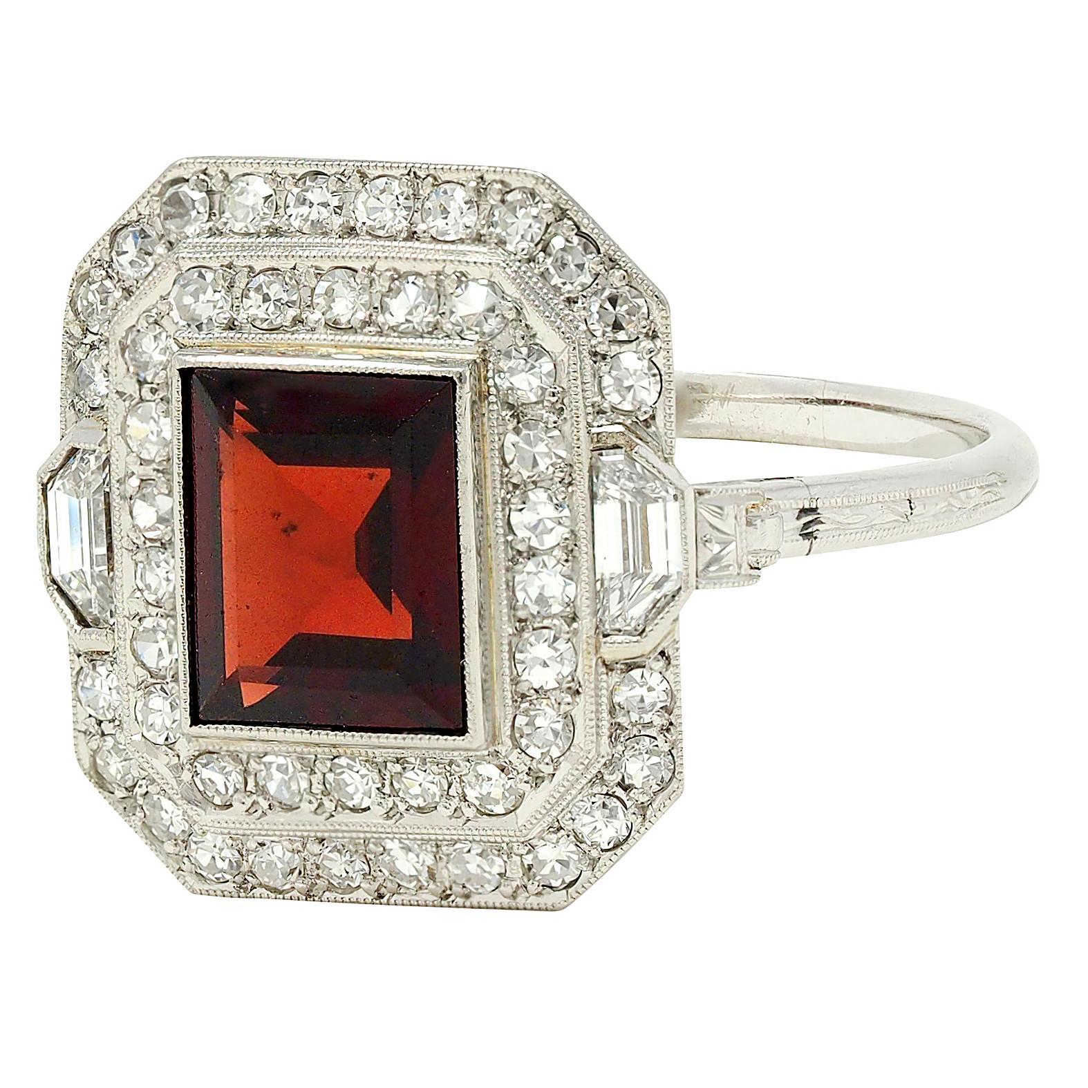 Art Deco 2.50 CTW Garnet Diamond Platinum Vintage Double Halo Ring For Sale 2