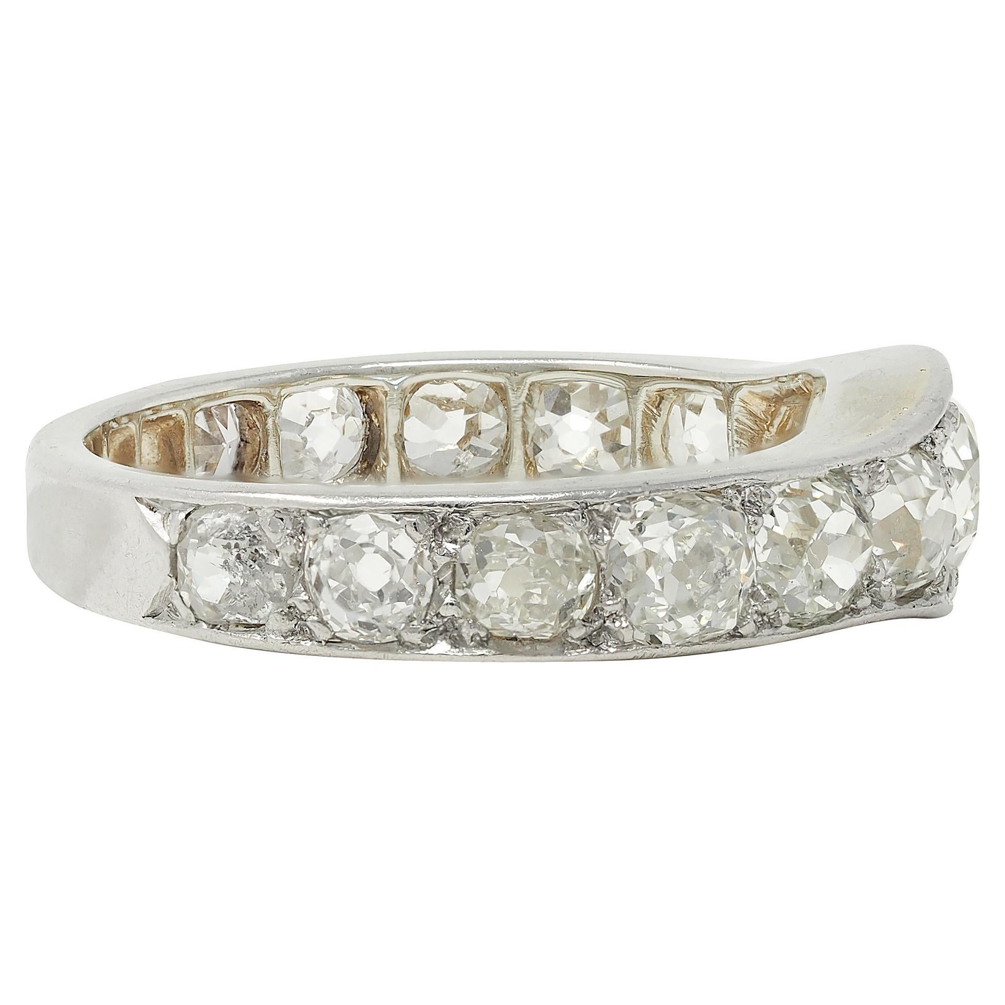 Art Deco 2.50 CTW Old Mine Cut Diamond Platinum 18 Karat Gold Vintage Band Ring Art Decó en venta