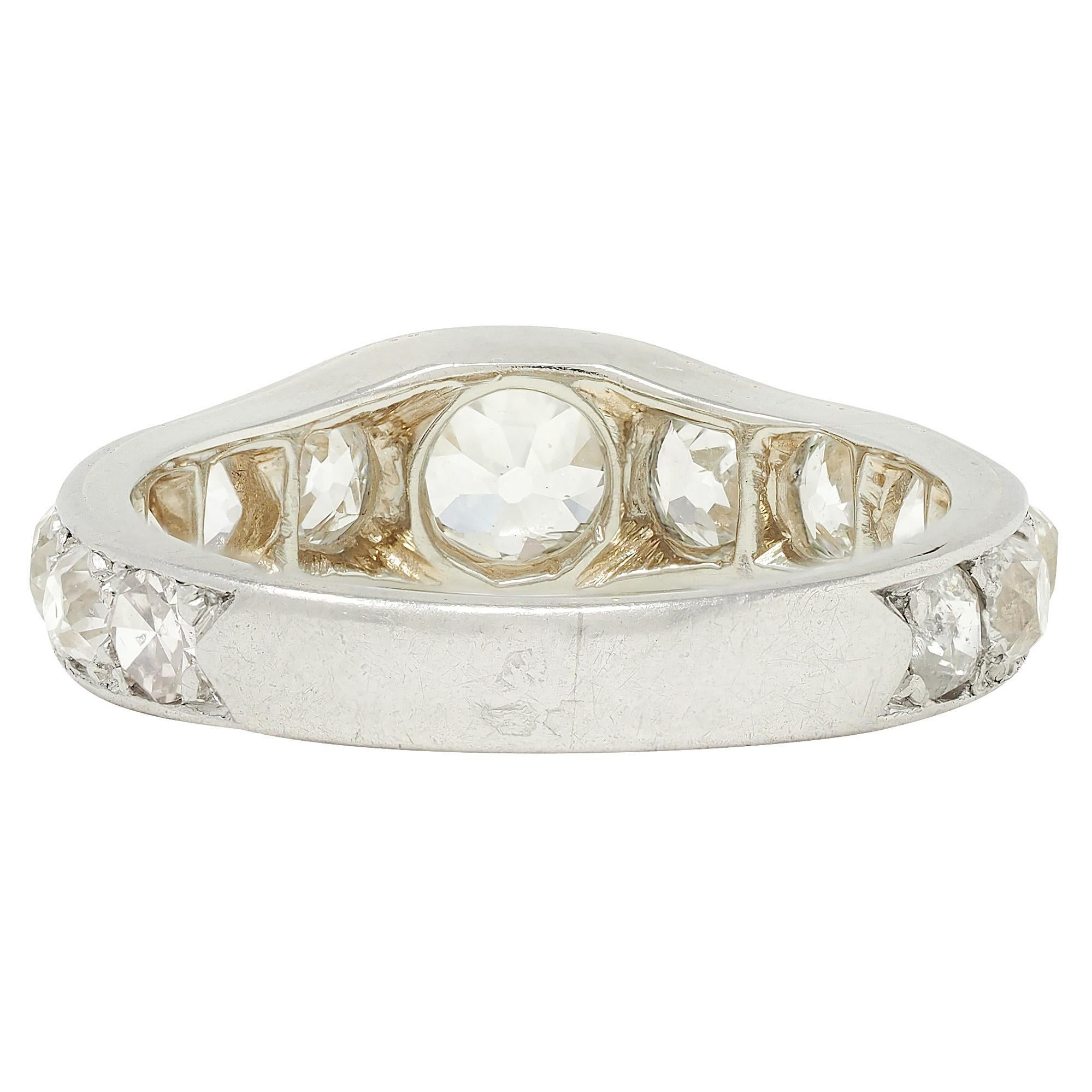 Art Deco 2.50 CTW Old Mine Cut Diamond Platinum 18 Karat Gold Vintage Band Ring Talla antigua en venta