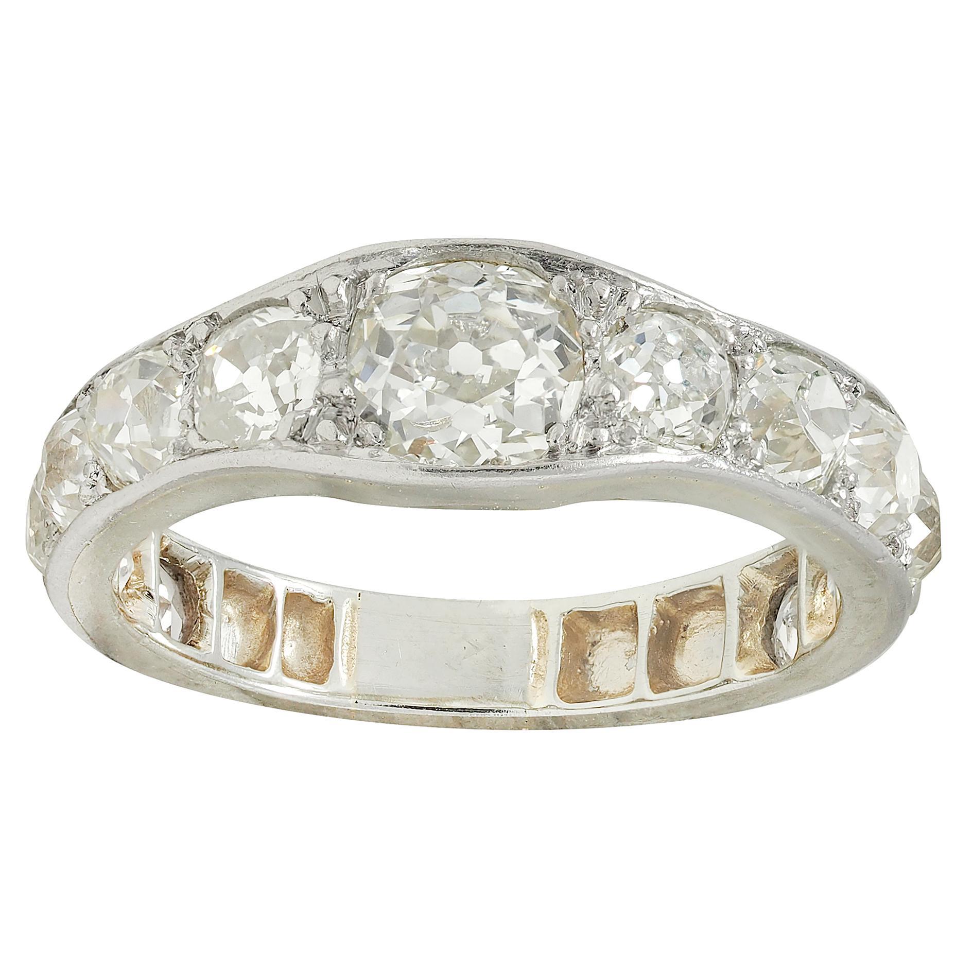 Femenino o masculino Art Deco 2.50 CTW Old Mine Cut Diamond Platinum 18 Karat Gold Vintage Band Ring en venta