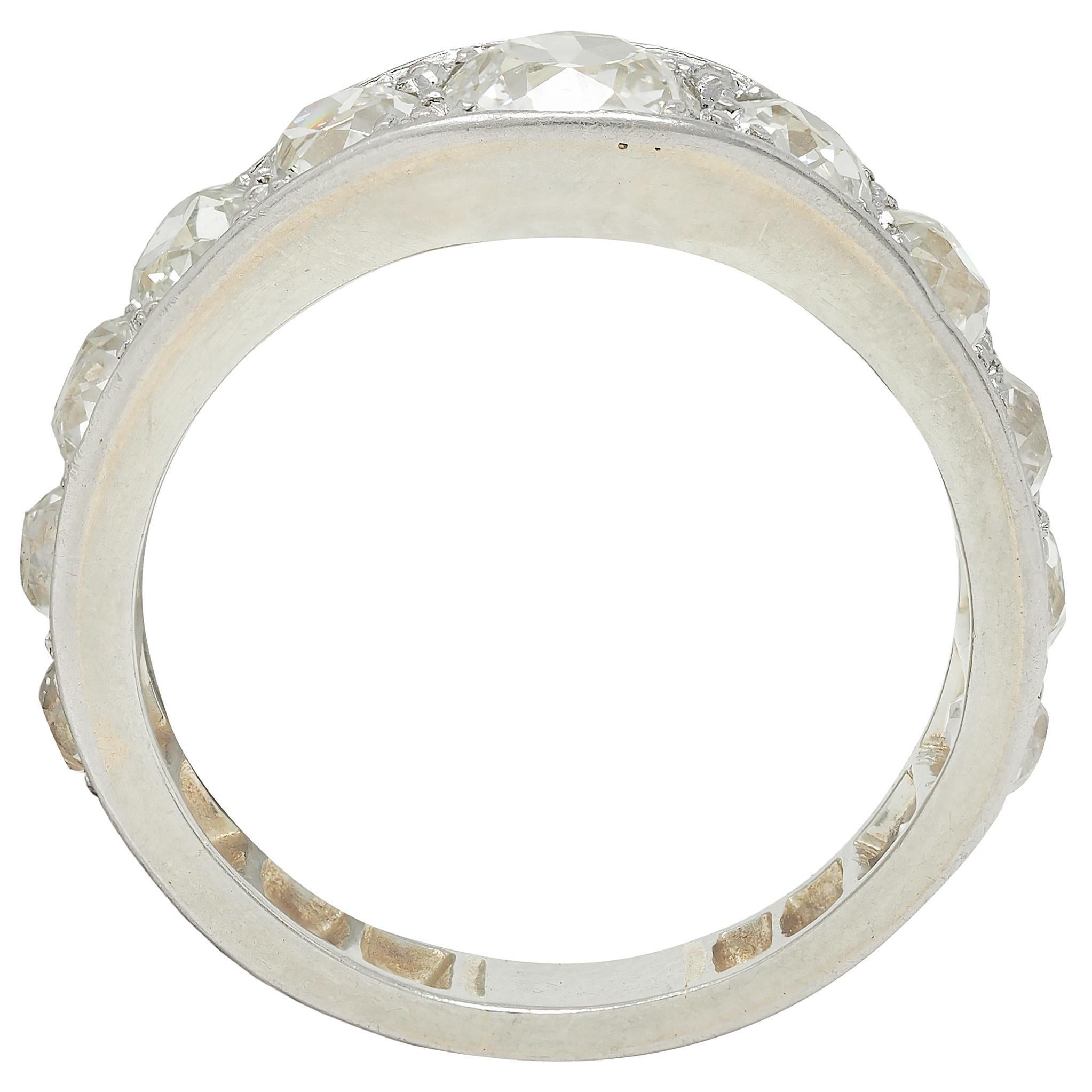 Art Deco 2.50 CTW Old Mine Cut Diamond Platinum 18 Karat Gold Vintage Band Ring en venta 1