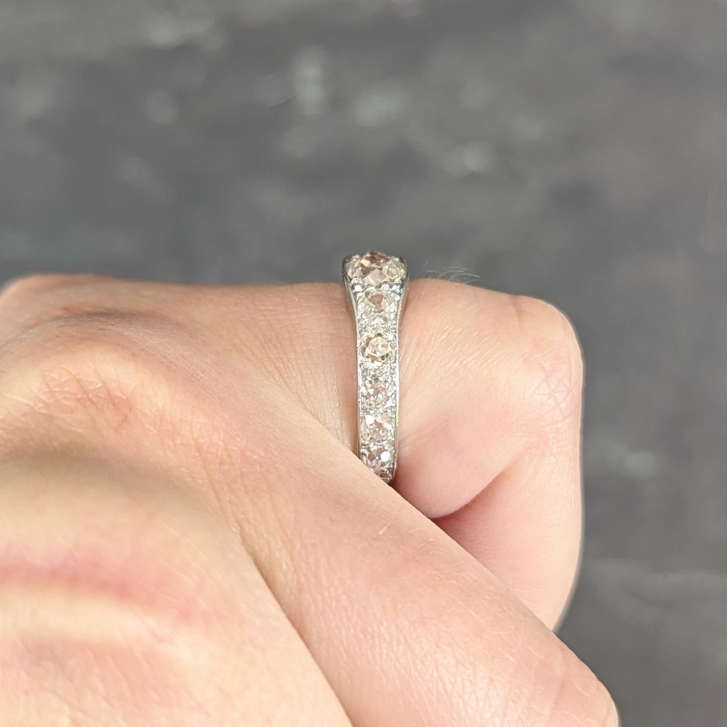 Art Deco 2.50 CTW Old Mine Cut Diamond Platinum 18 Karat Gold Vintage Band Ring en venta 3