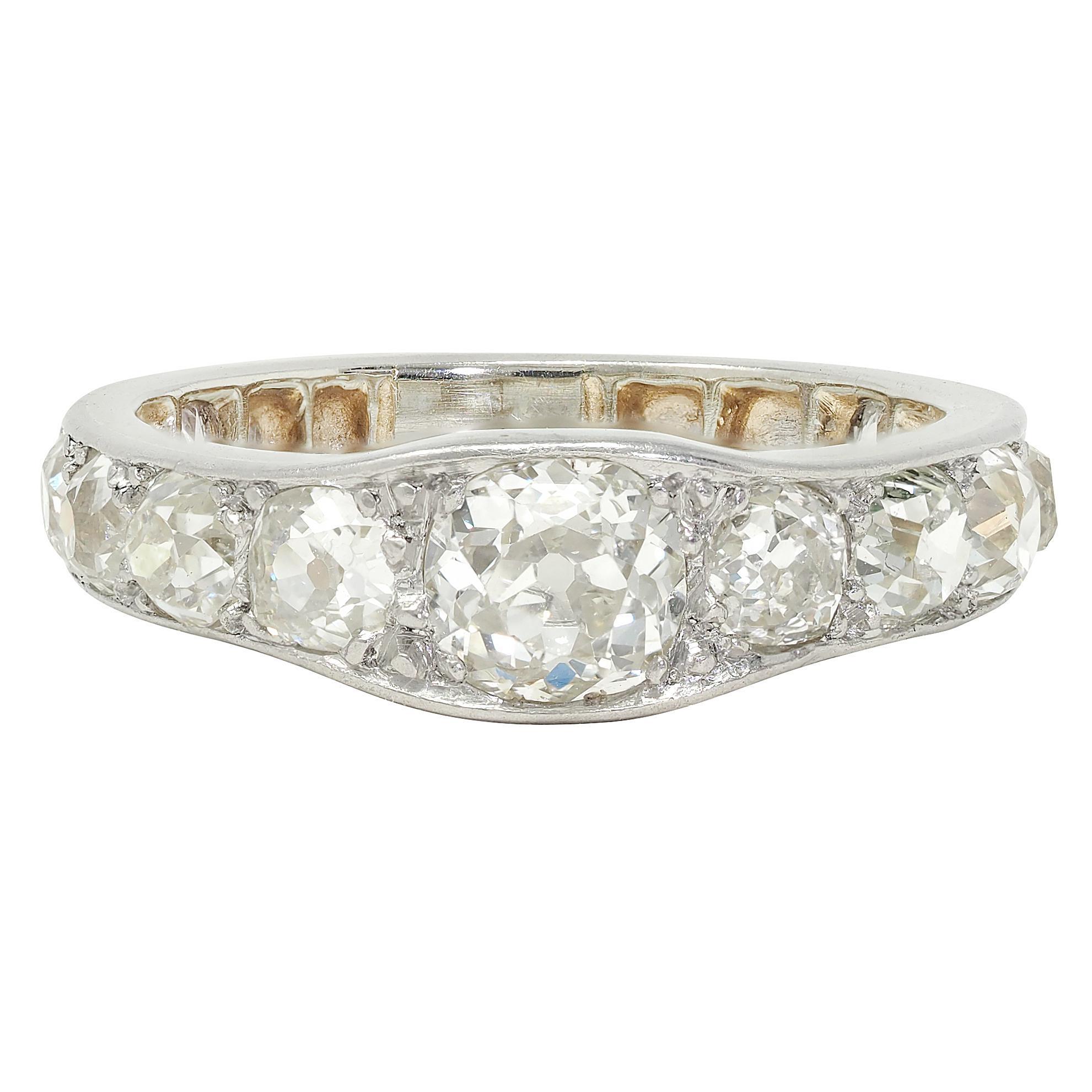 Art Deco 2.50 CTW Old Mine Cut Diamond Platinum 18 Karat Gold Vintage Band Ring en venta