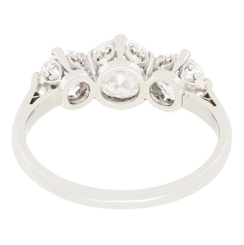 Art Deco Trilogy-Ring mit 2,50 Karat Diamanten, ca. 1920er Jahre (Alteuropäischer Brillantschliff) im Angebot