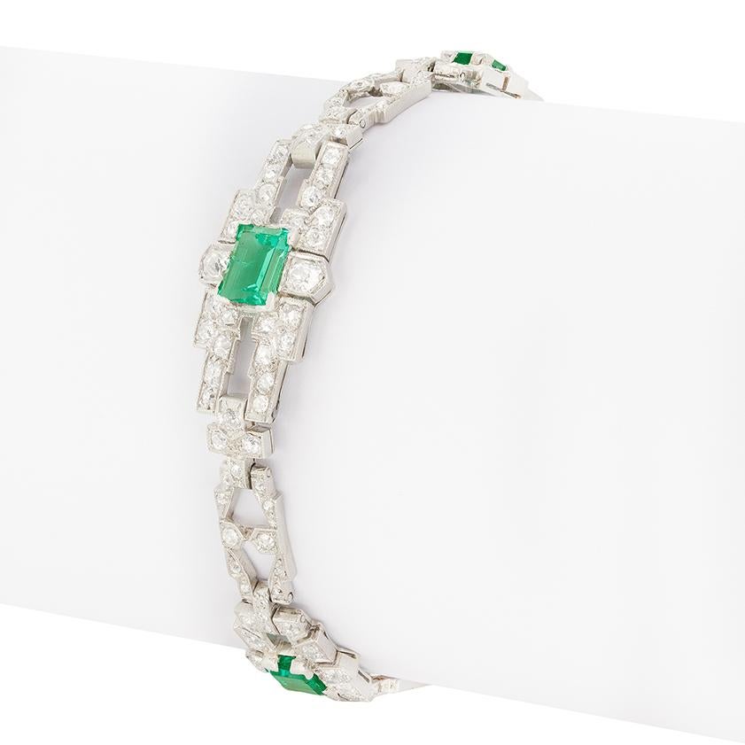 Art Deco 2.50ct Emerald and Diamond Bracelet, c.1920s In Good Condition For Sale In London, GB