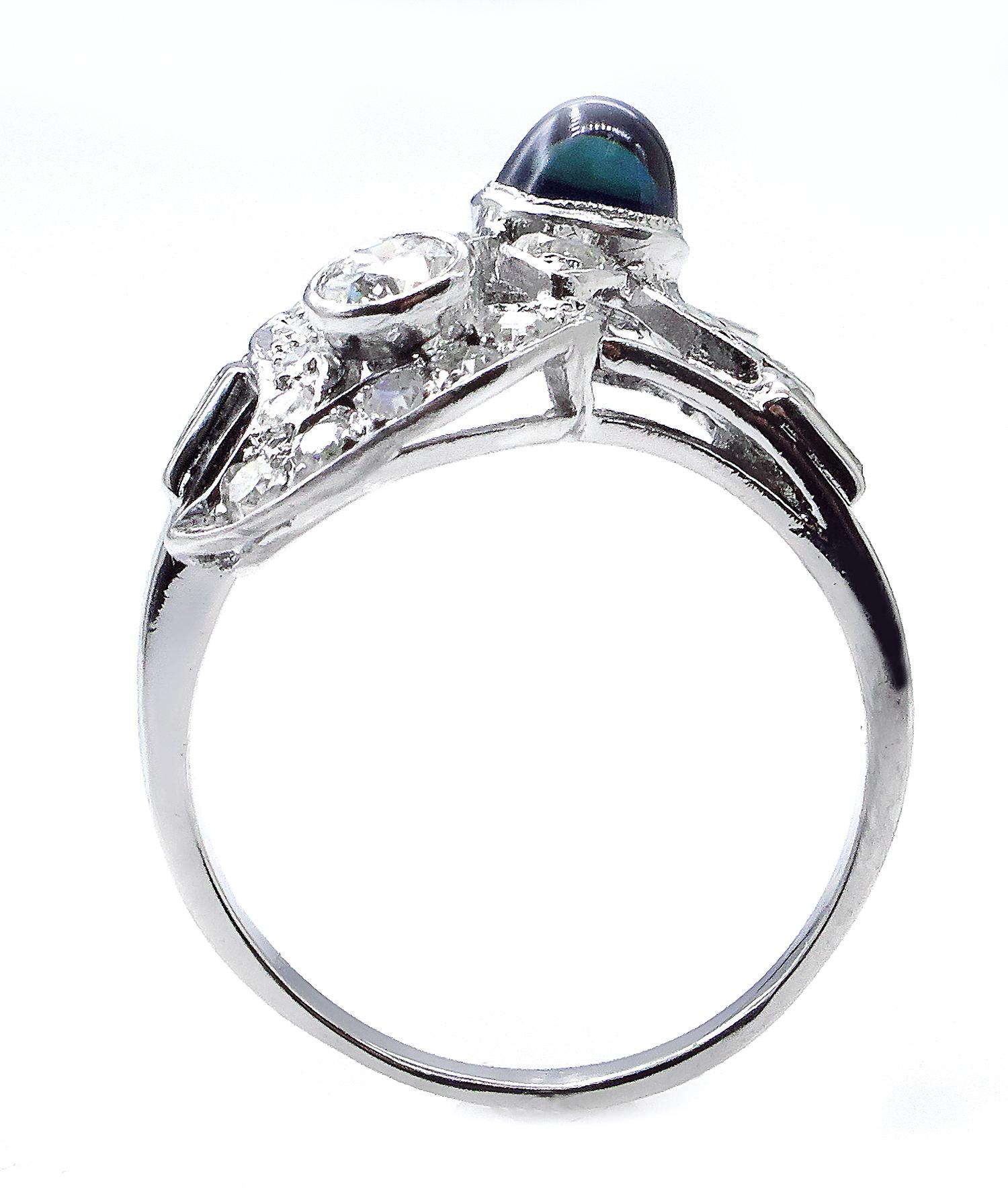 Women's Art Deco 2.50 Carat Old European Diamond & Sugarloaf Sapphire 14 Karat Gold Ring