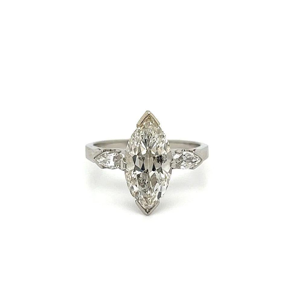 Vintage Art Deco 2.53 Carat Marquise Diamond Statement Platinum Ring In Excellent Condition For Sale In Montreal, QC