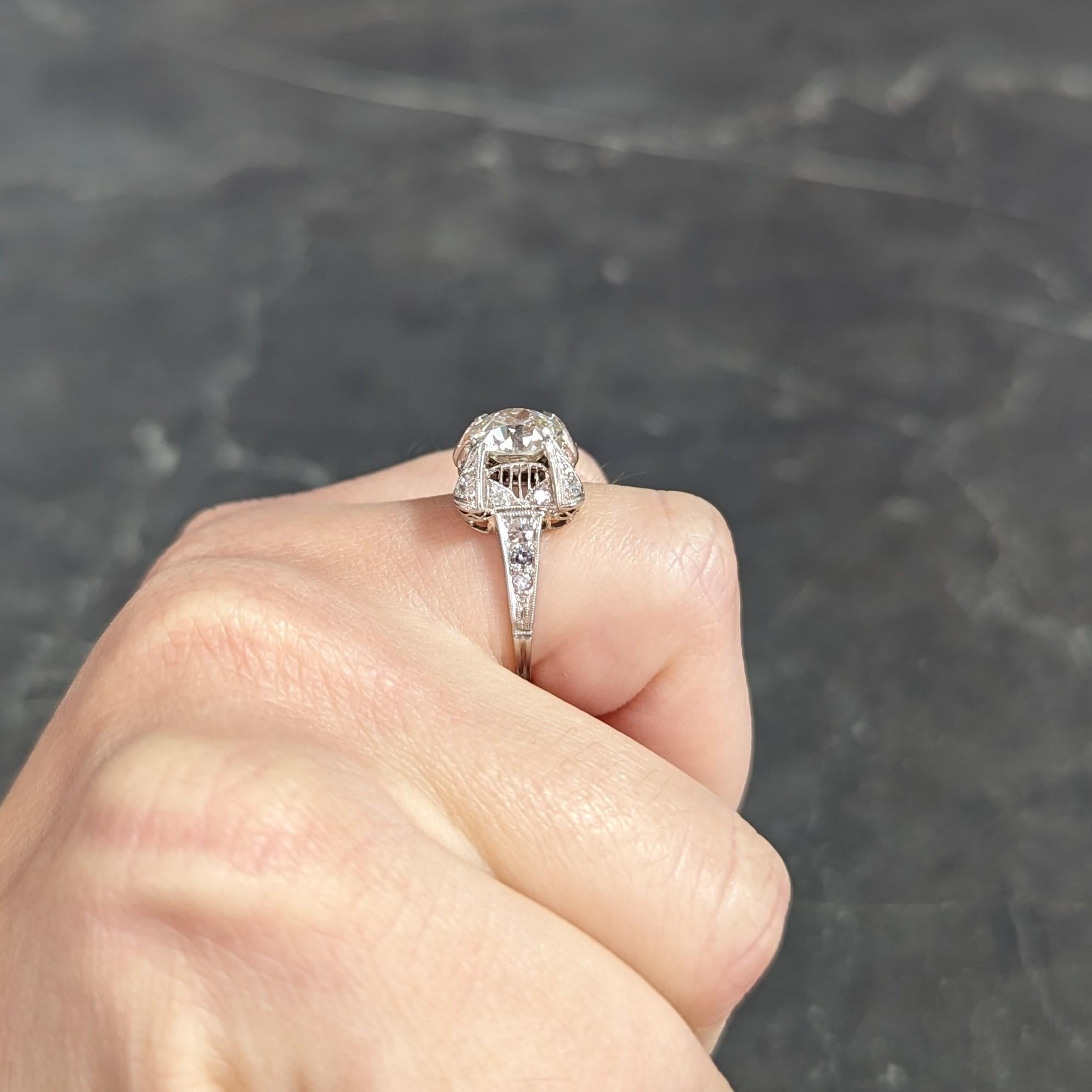 Art Deco 2.53 Carats Old European Cut Diamond Platinum Filigree Engagement Ring For Sale 9
