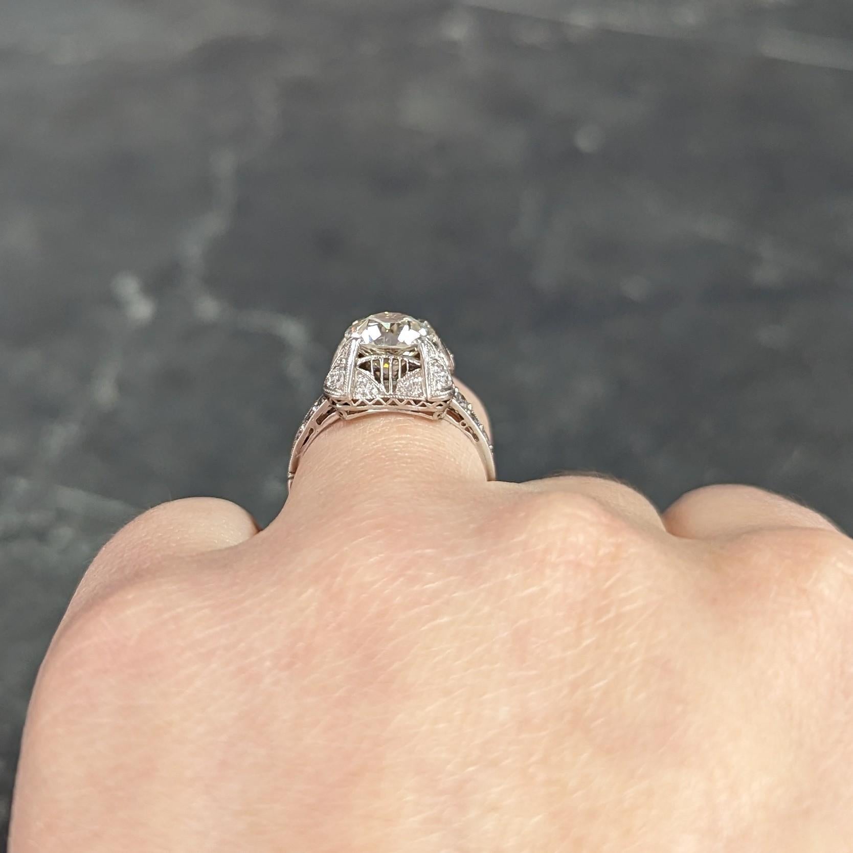 Bague de fiançailles filigrane Art déco en platine avec diamant taille vieille Europe de 2,53 carats en vente 9