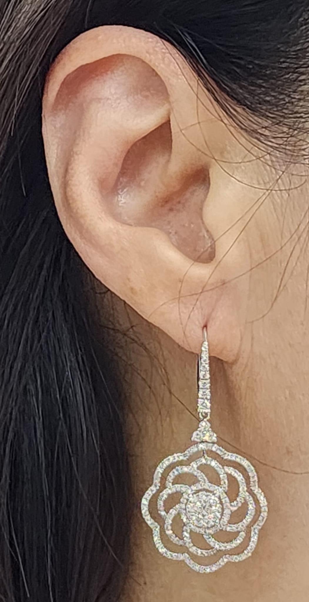 Art Deco 2,53 Karat Diamant-Tropfen-Ohrring aus 18 Karat Weißgold (Brillantschliff) im Angebot