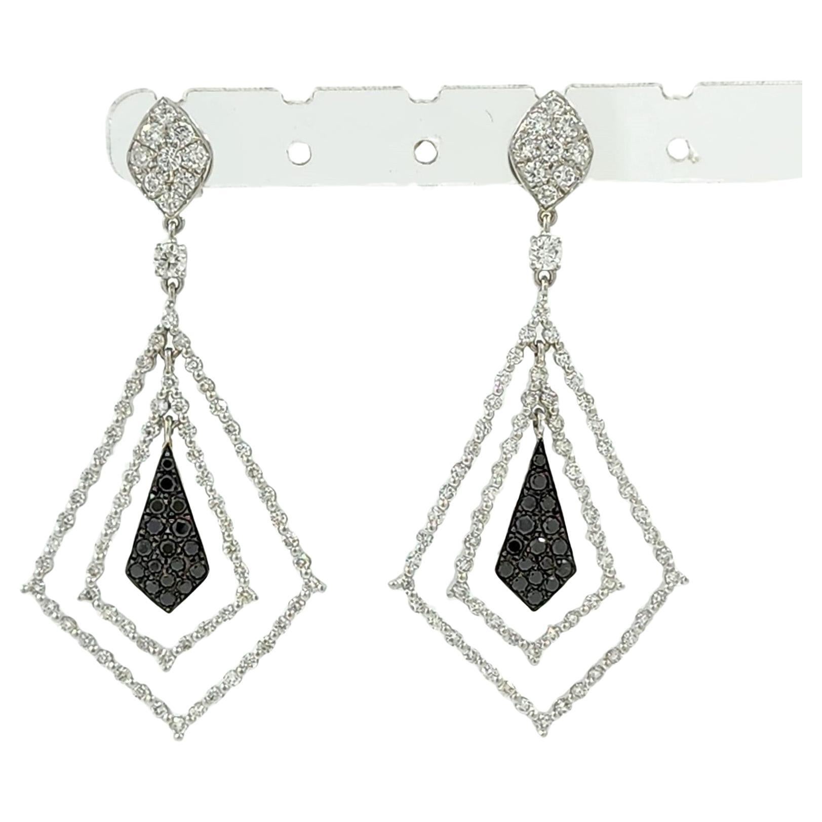Art Deco 2.55cts Black and White round Diamond Dangle Earring in 18K White Gold For Sale