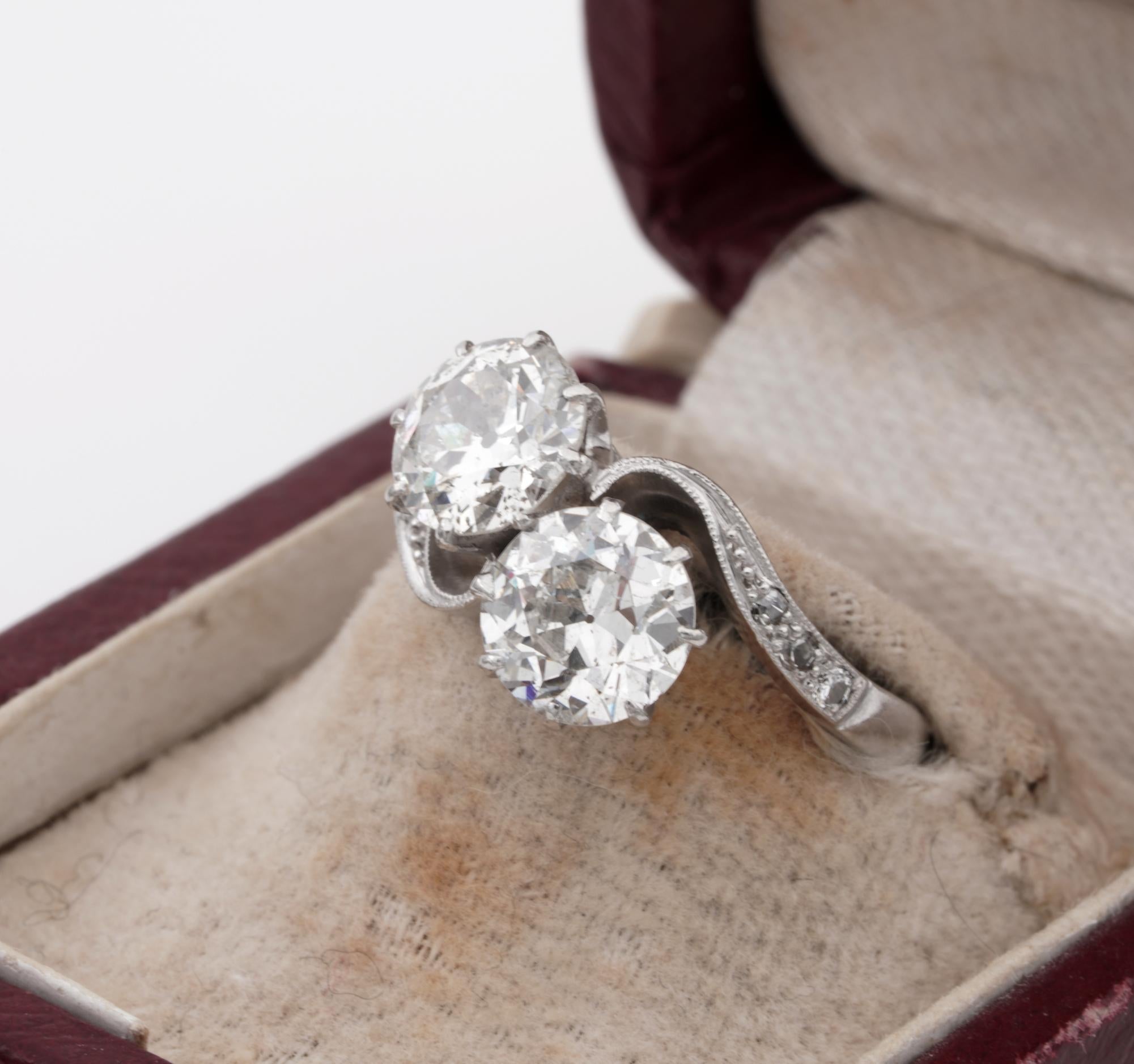 Art Deco 2.60 Ct Diamond Twist Platinum Ring In Good Condition For Sale In Napoli, IT