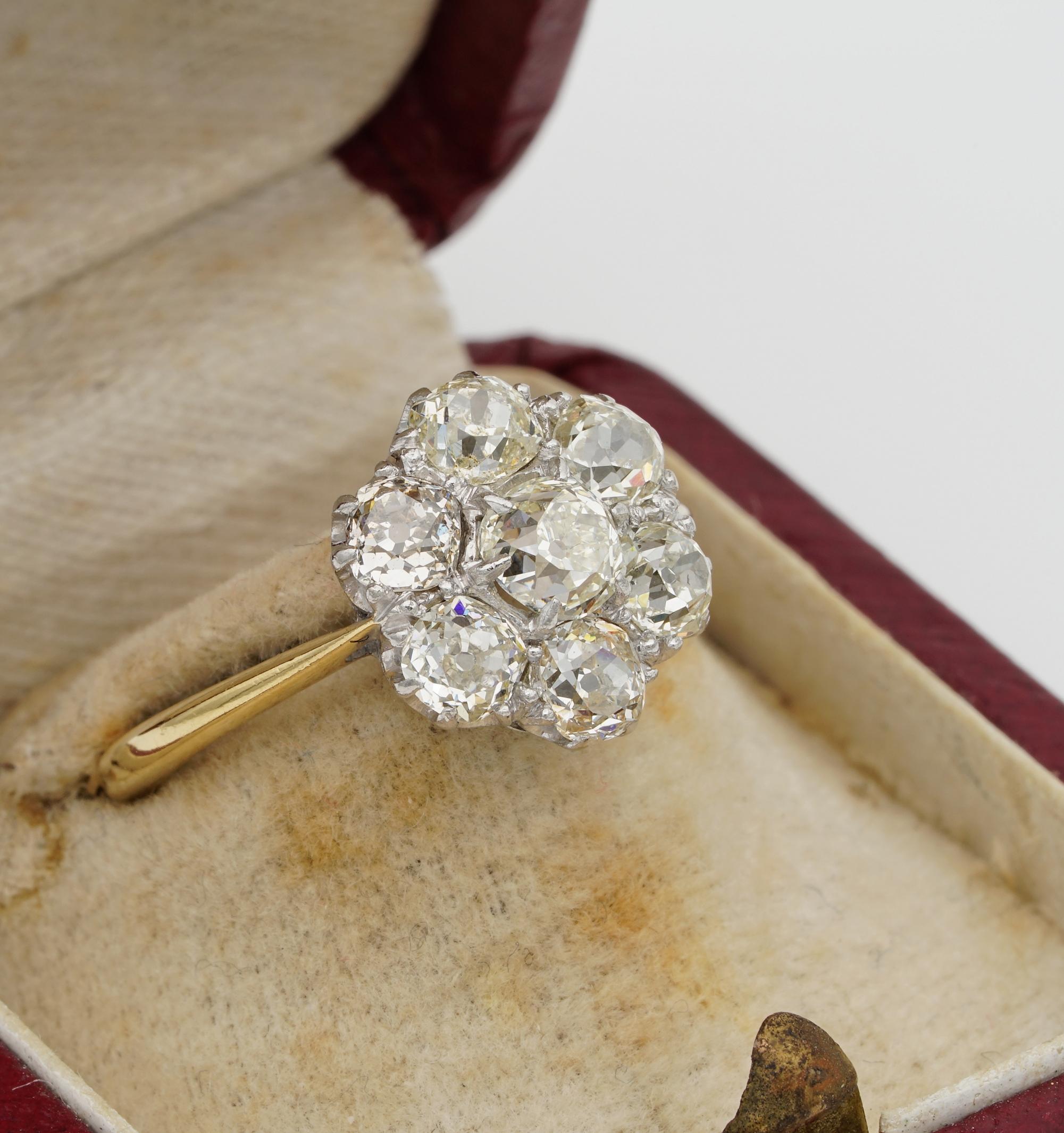 Art Deco 2.60 Carat Old Mine Cut Diamond Cluster Engagement Ring In Good Condition For Sale In Napoli, IT